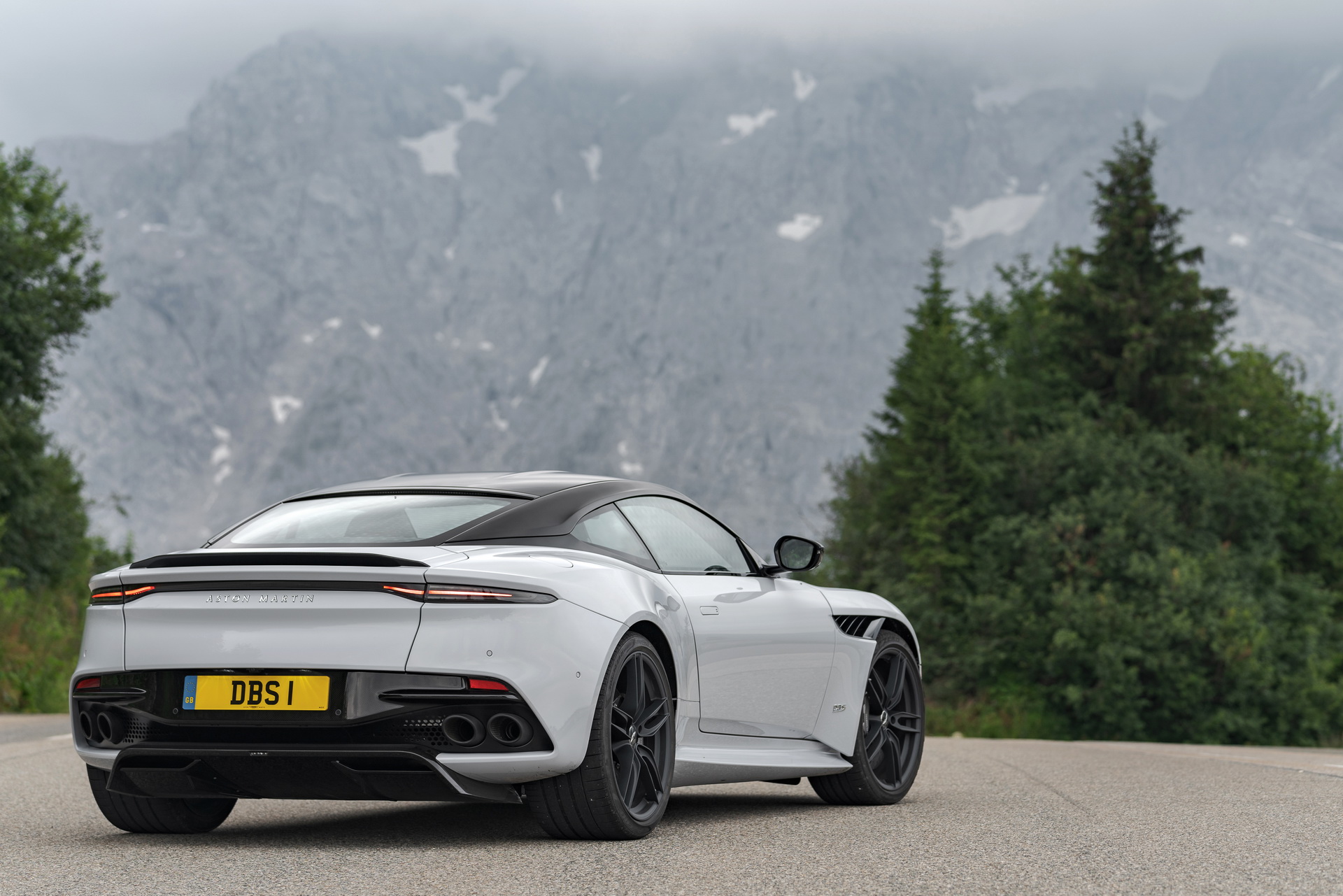 Aston-Martin-DBS-14 Aston Martin Looking To Fly In Parts In Order To Avoid Brexit Disruption