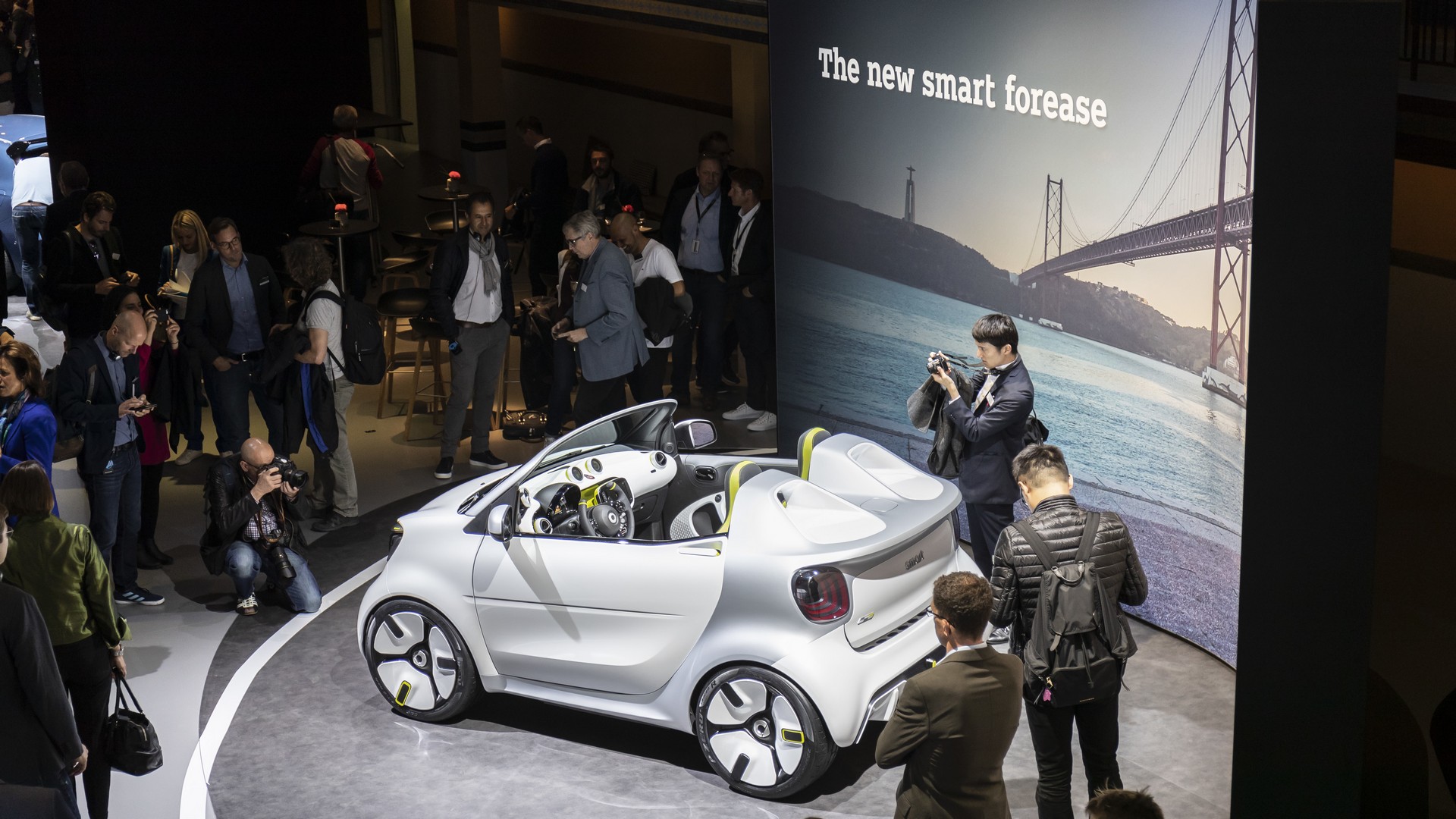 Smart-FourEase-2 Mercedes A35, GLE, EQC And Smart Forease Concept Debut In Paris