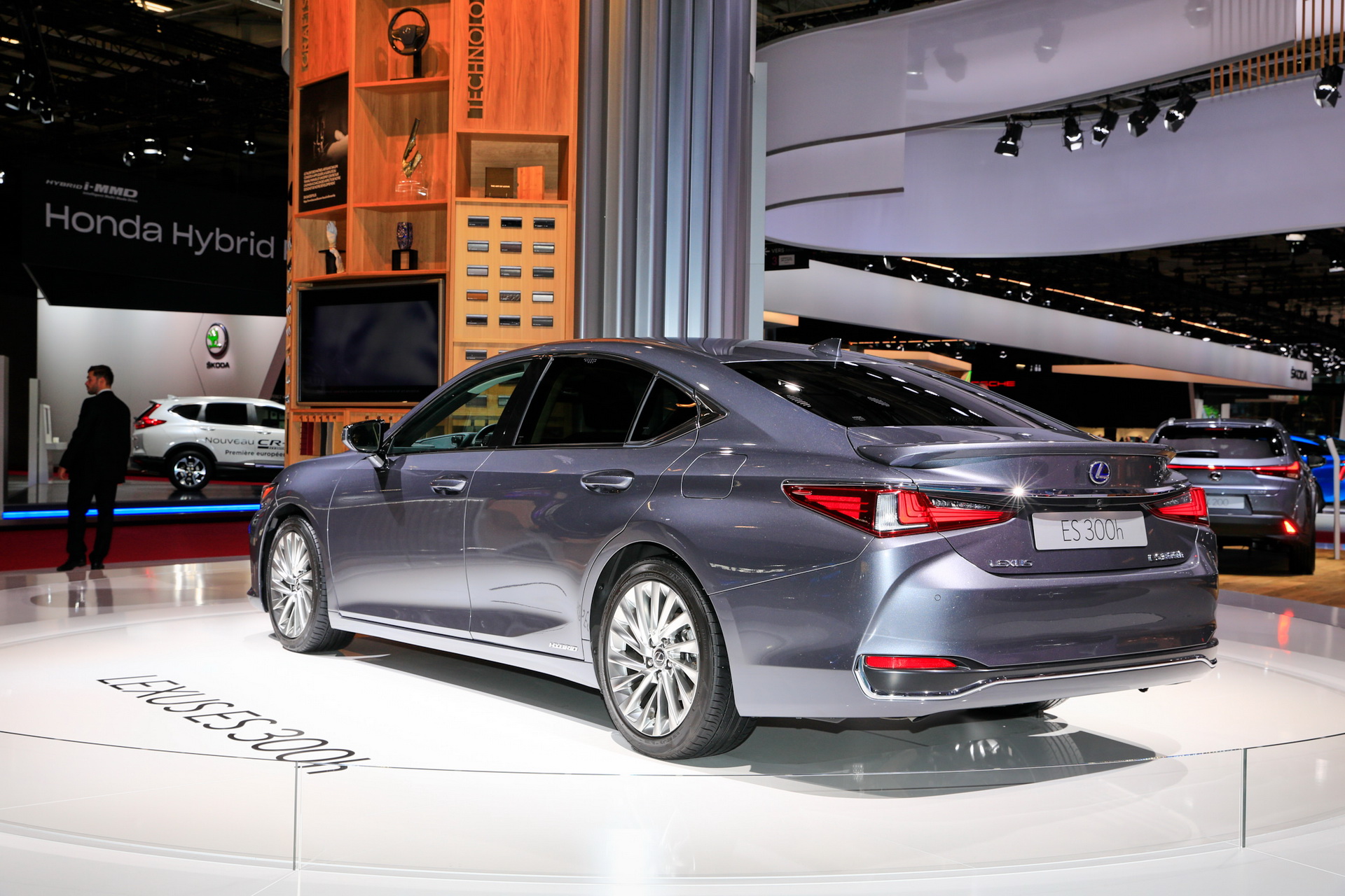 2019 lexus es 300h paris livepics 8 2019 Lexus ES 300h Looks To Make A Name For Itself In Europe As GS Replacement
