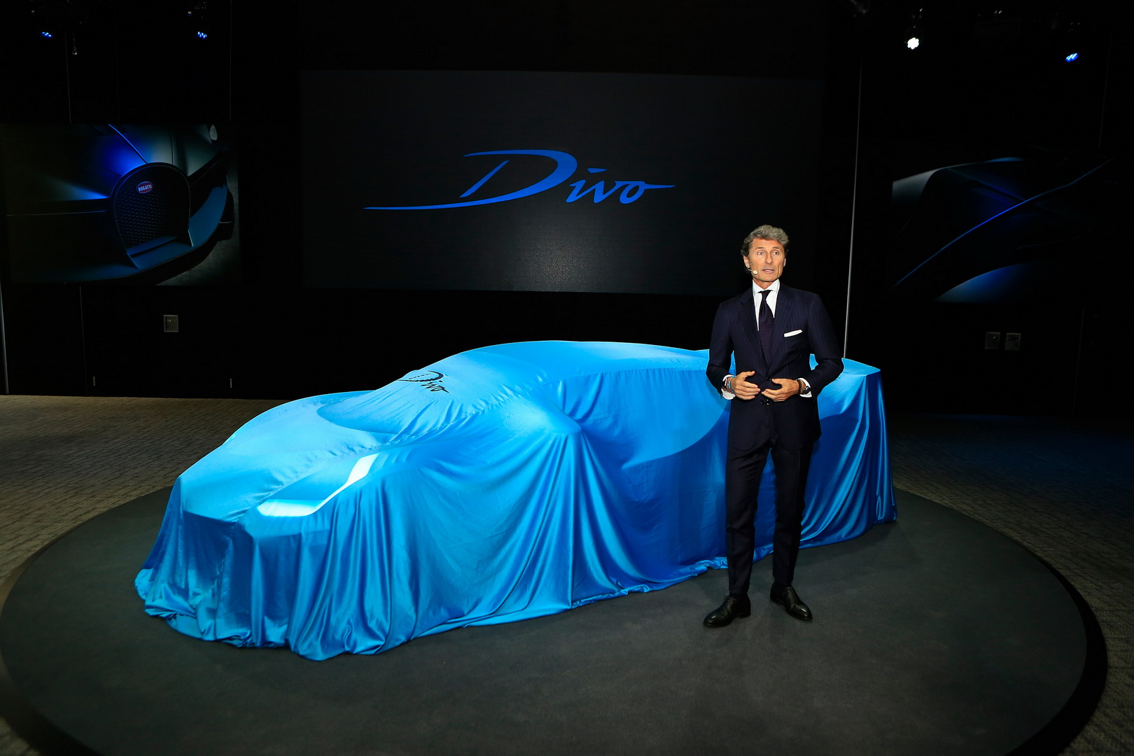 Bugatti Divo Bugatti Divo Looks Spectacular Under Any Light, Check It Out In 92 Images From Paris