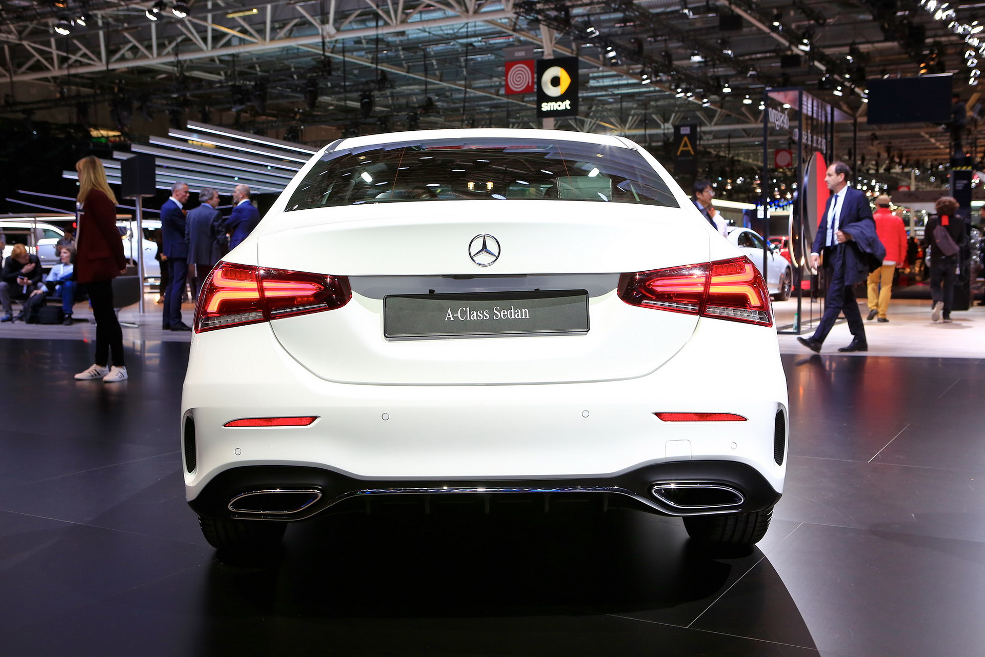 Mercedes B5 2018 Paris Auto Show Gallery: Mercedes-Benz