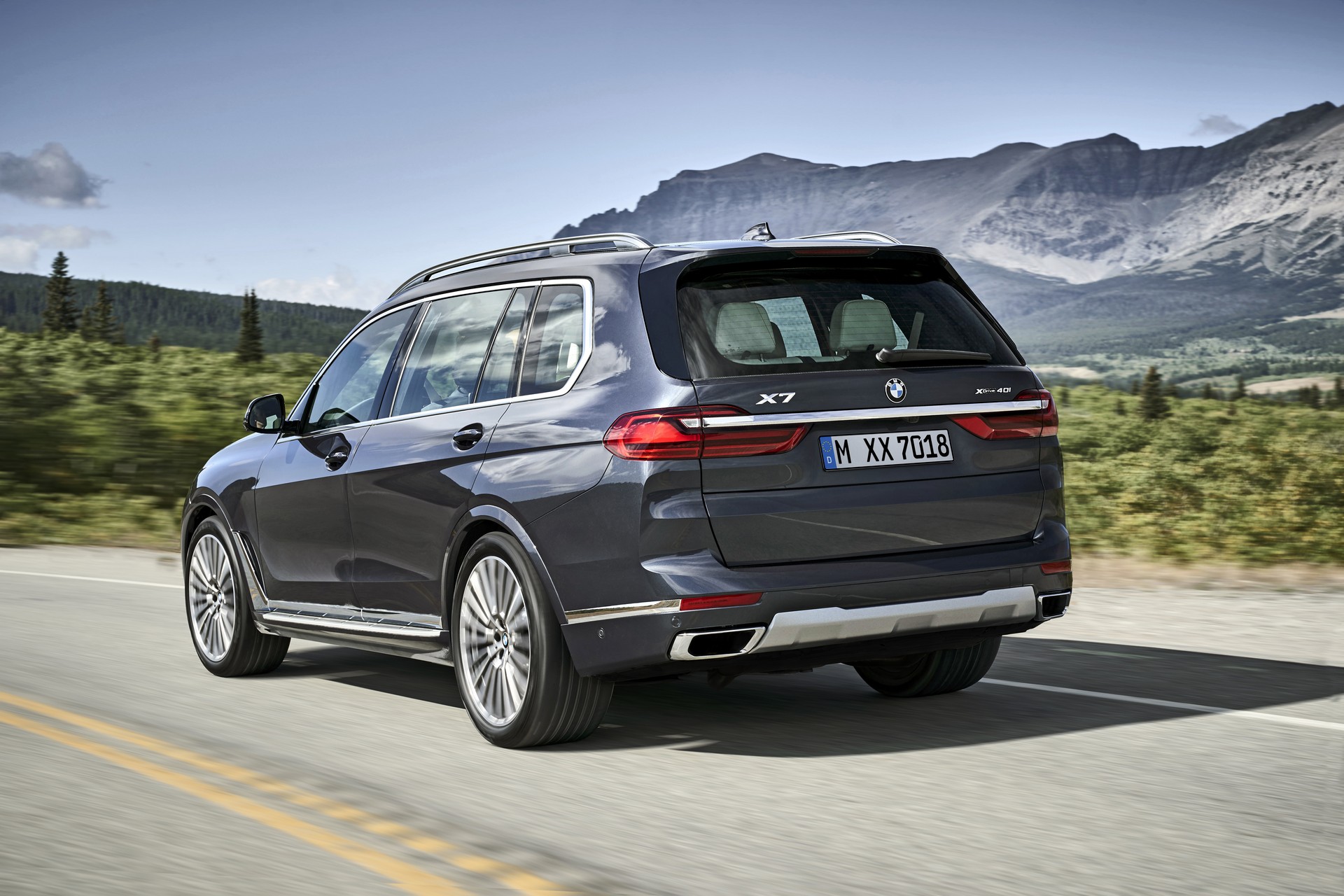 2019-BMW-X7-42 2019 BMW X7: As Big As A Cadillac Escalade, As Luxurious As A Rolls Royce