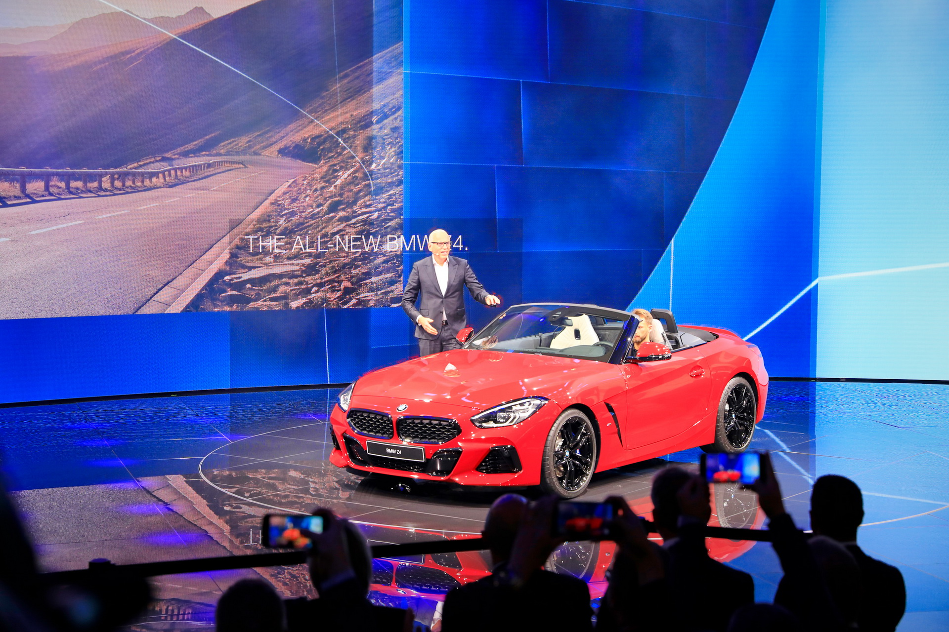 2019-BMW-Z4-06 New BMW Z4 Promises To Excite Drivers With Its Handling Dynamics