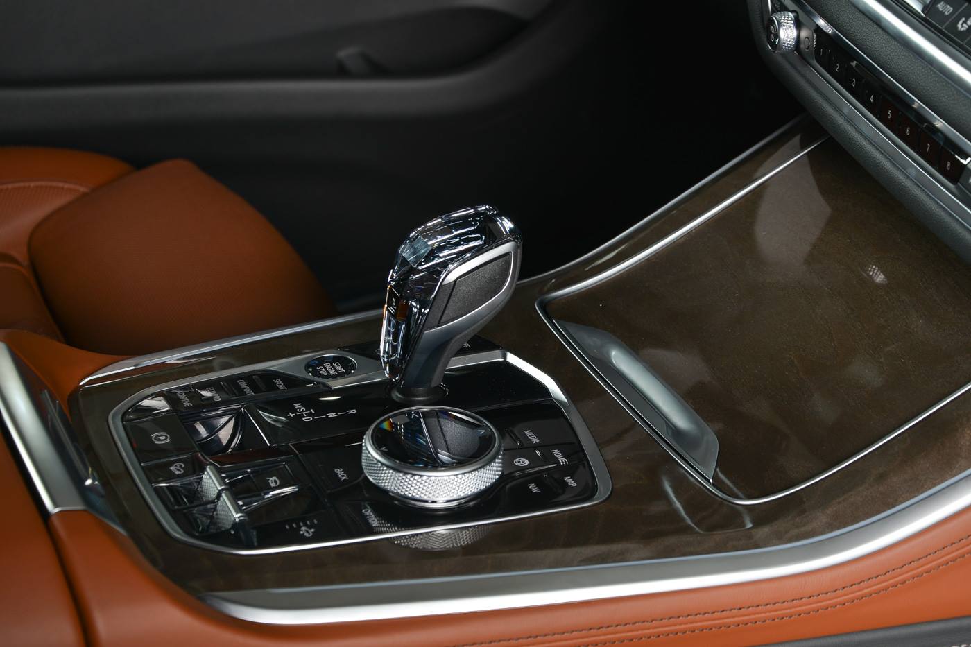 2019 bmw x5 on display abudhabi 16 New BMW X5 xDrive50i Looks Dashing In Phytonic Blue Metallic