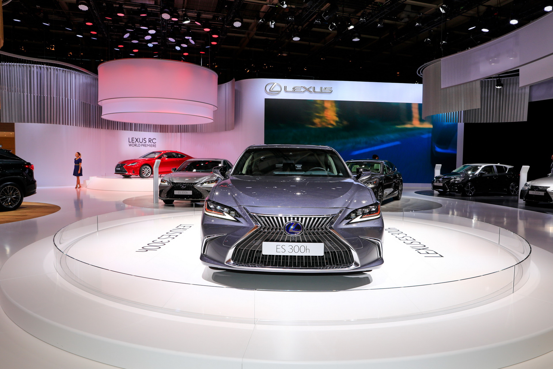 2019 lexus es 300h paris livepics 2 2019 Lexus ES 300h Looks To Make A Name For Itself In Europe As GS Replacement