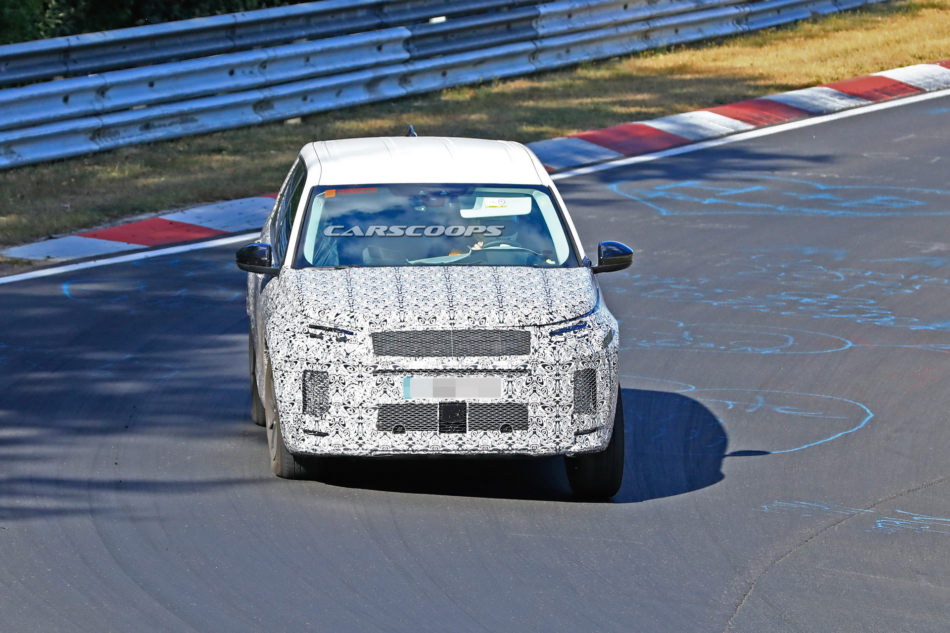 2020 land rover discovery sport facelift spy 2 Land Rover Out Honing Facelifted Discovery Sport On The Track