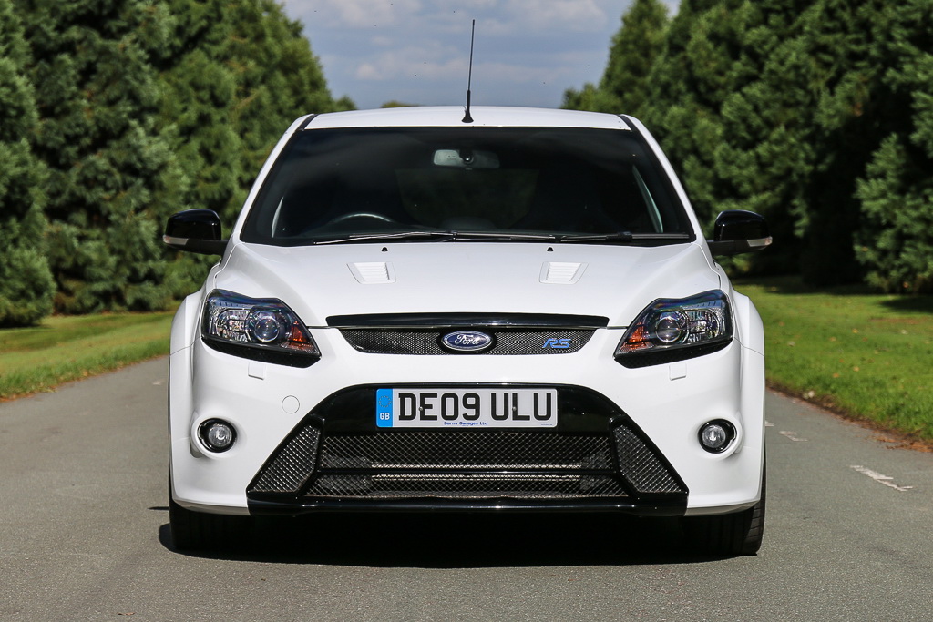 2009 ford focus rs mk2 2 Interested In A White Ford Focus RS Mk2 With Under 10k Miles?