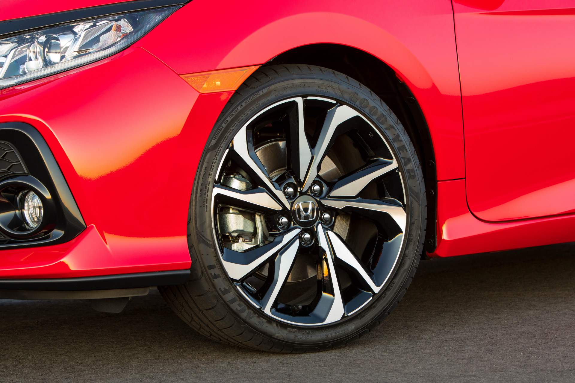 2019 Honda Civic Si Coupe 2019 Honda Civic Si Models Bring Minor Updates And $200 Price Hike