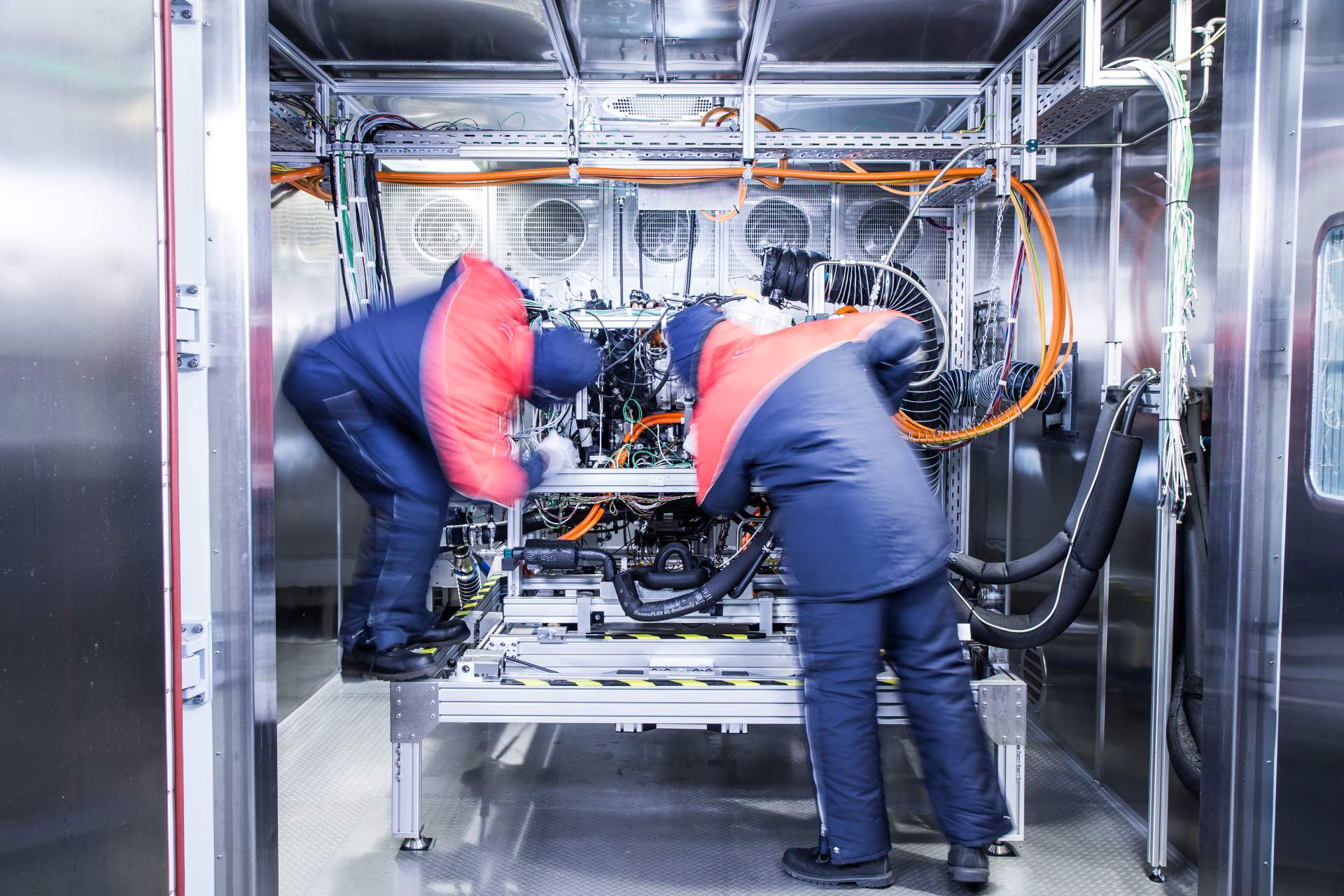 Hinter den Kulissen der Brennstoffzellen-Mobilität
Behind the scenes of fuel cell mobility Mercedes Drops Full Details On GLC F-Cell Before Deliveries Begin