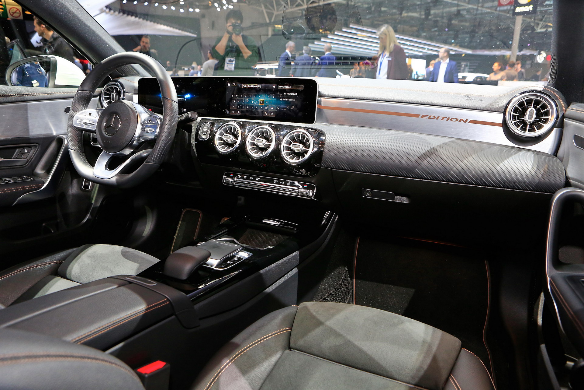 Mercedes B10 2018 Paris Auto Show Gallery: Mercedes-Benz