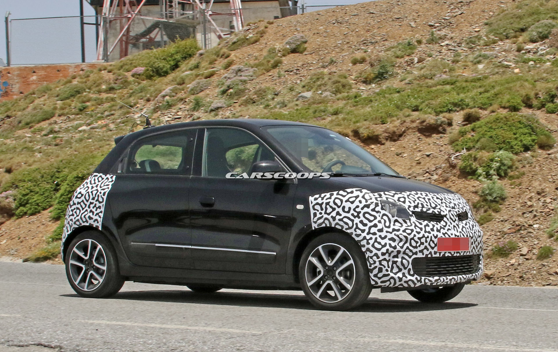 Renault Twingo facelift 10 copy Renault’s Updated Twingo Got Lost En Route To Paris, But We Found It