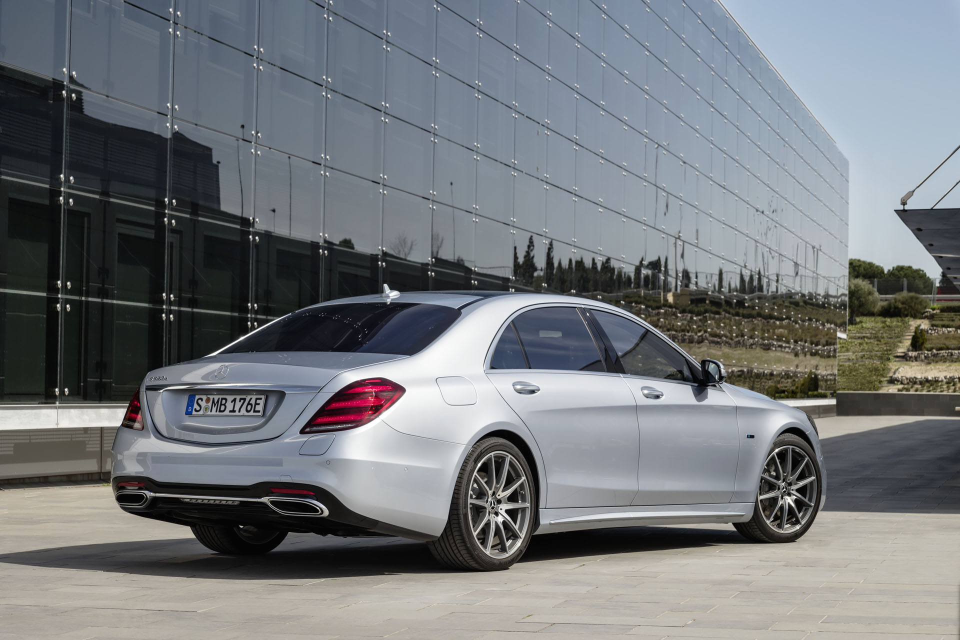 EQ Power: Neuer Plug-in-Hybrid Mercedes-Benz S 560 e: Mehr Leistung, mehr Reichweite Mercedes S560e PHEV Launches With 476 HP, 31 Miles Of Electric Range