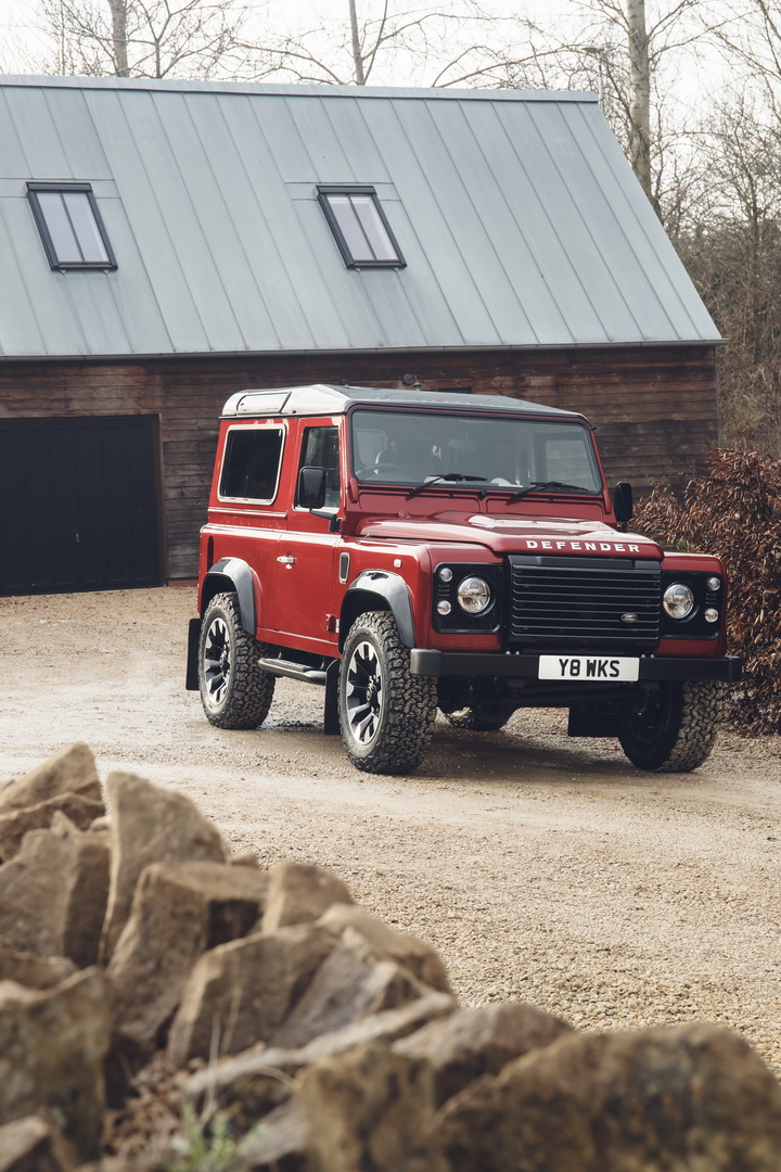 land rover defender 10 JLR Boss Says New Defender Is “Looking Forward”, Might Ditch Boxy Looks