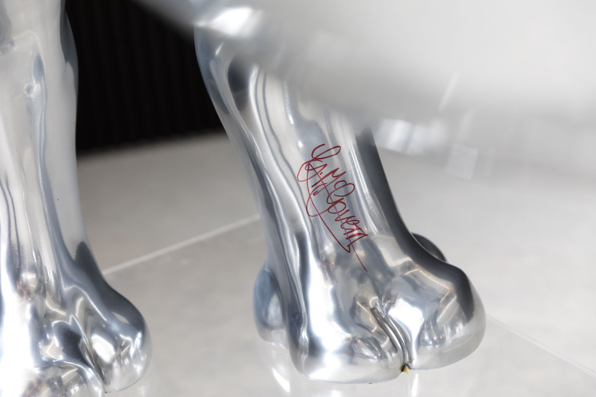 land-rover-rhino-sculpture-05 Land Rover’s Latest Helped Raise $800k – And It Doesn’t Even Have Wheels