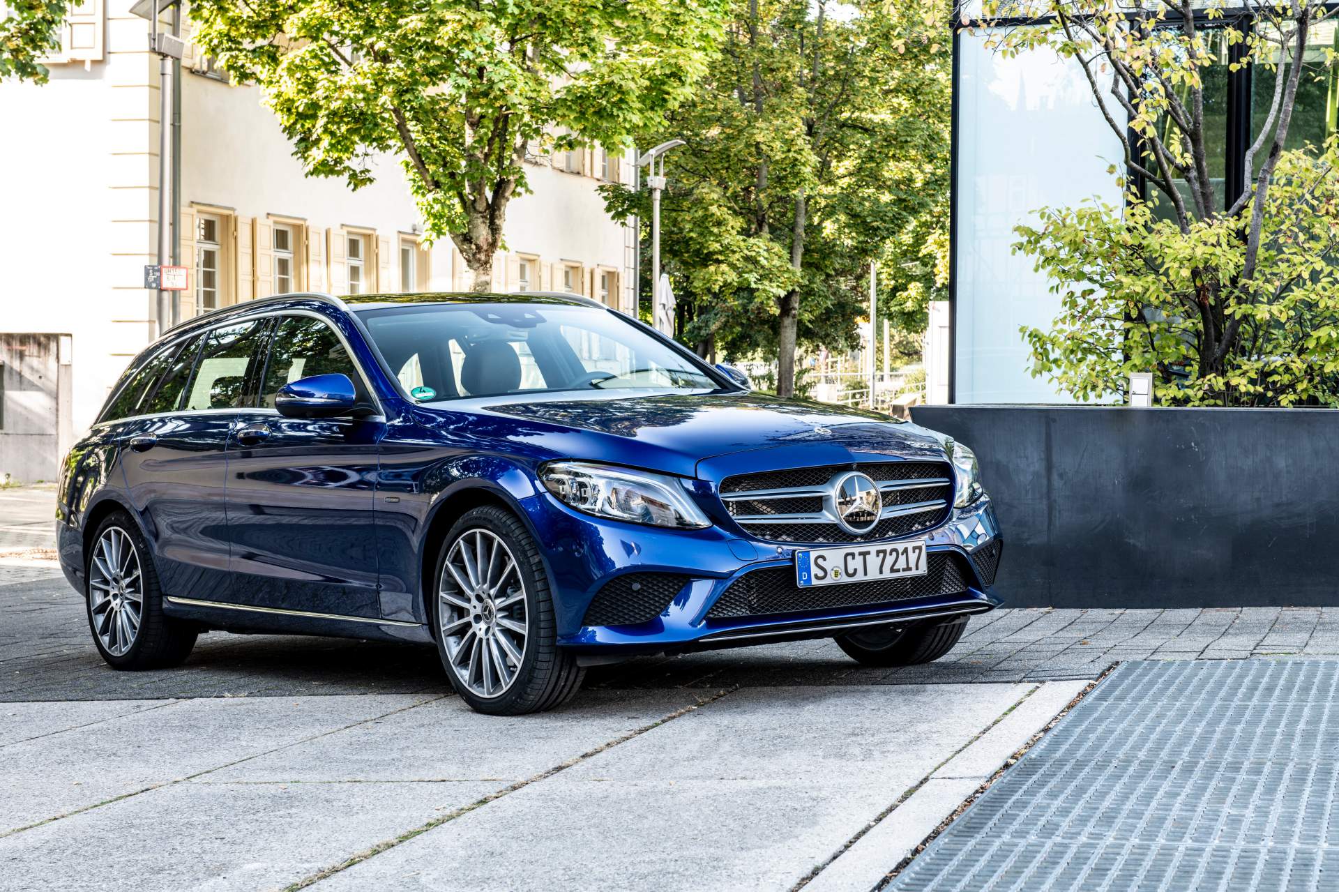FV EQ Stuttgart 2018
Driven by EQ Stuttgart 2018 302 HP Mercedes C300de Diesel PHEV Can Cover 57 Km In EV Mode