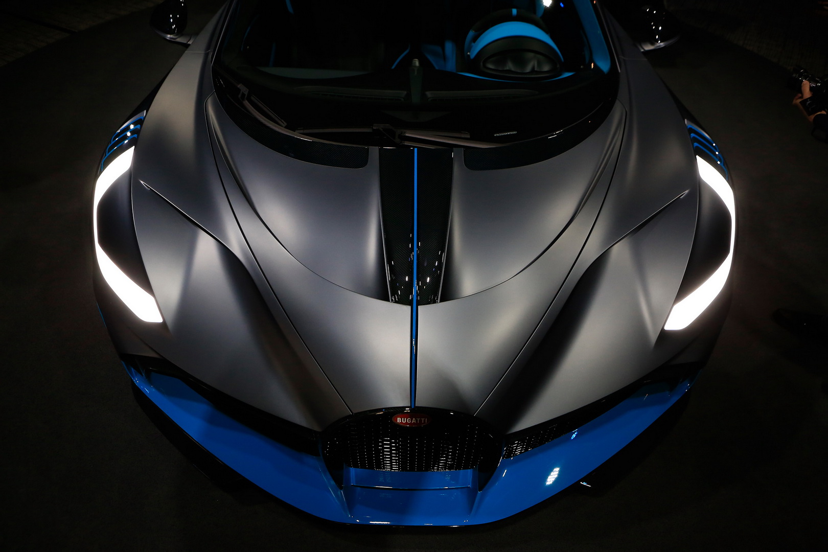 Bugatti Divo Bugatti Divo Looks Spectacular Under Any Light, Check It Out In 92 Images From Paris
