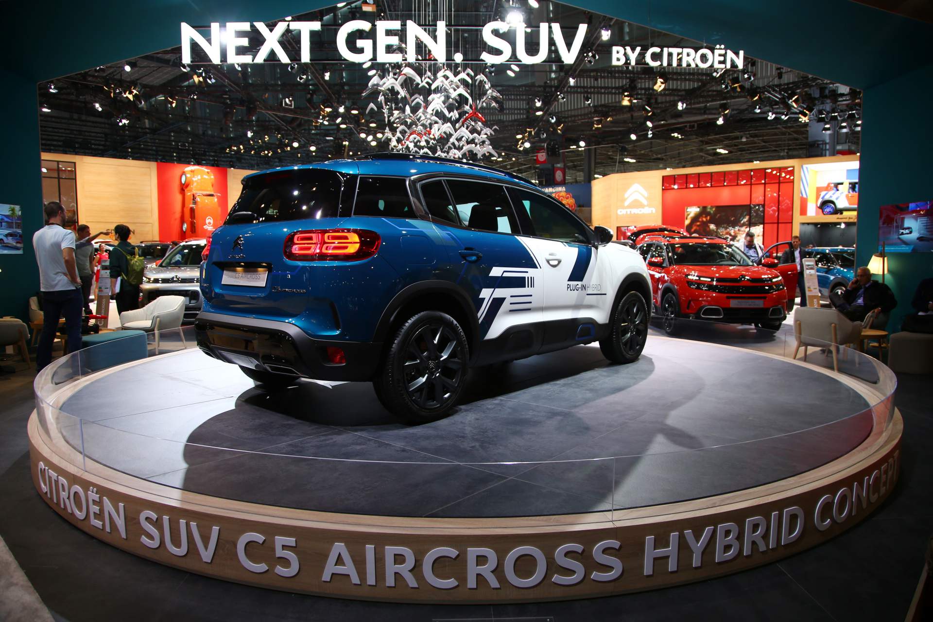 Citroen C5 Aircross SUV Hybrid Concept at Paris Auto Show 14 Citroën C5 Aircross SUV Hybrid Concept Previews Brand’s First PHEV