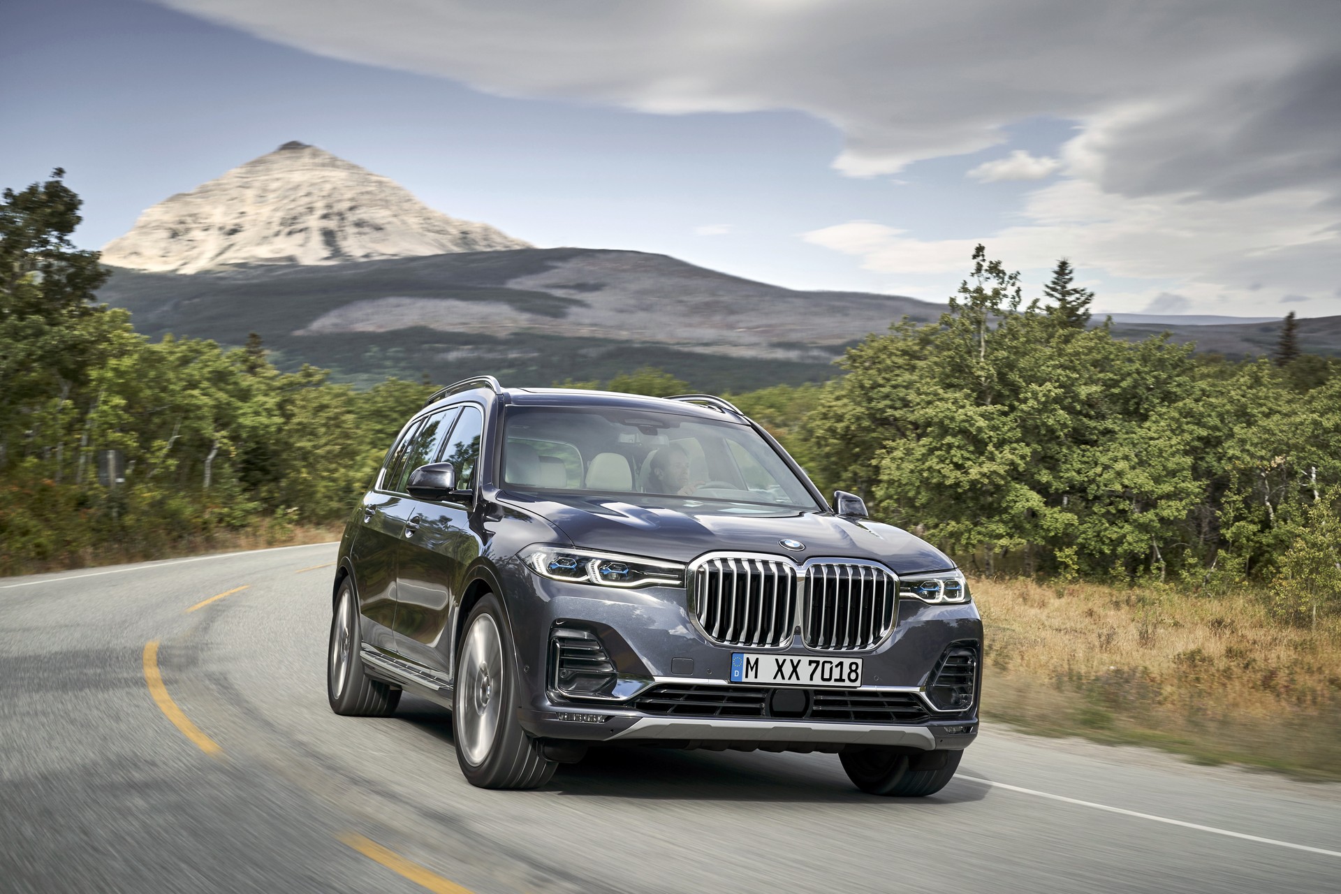2019-BMW-X7-39 2019 BMW X7: As Big As A Cadillac Escalade, As Luxurious As A Rolls Royce