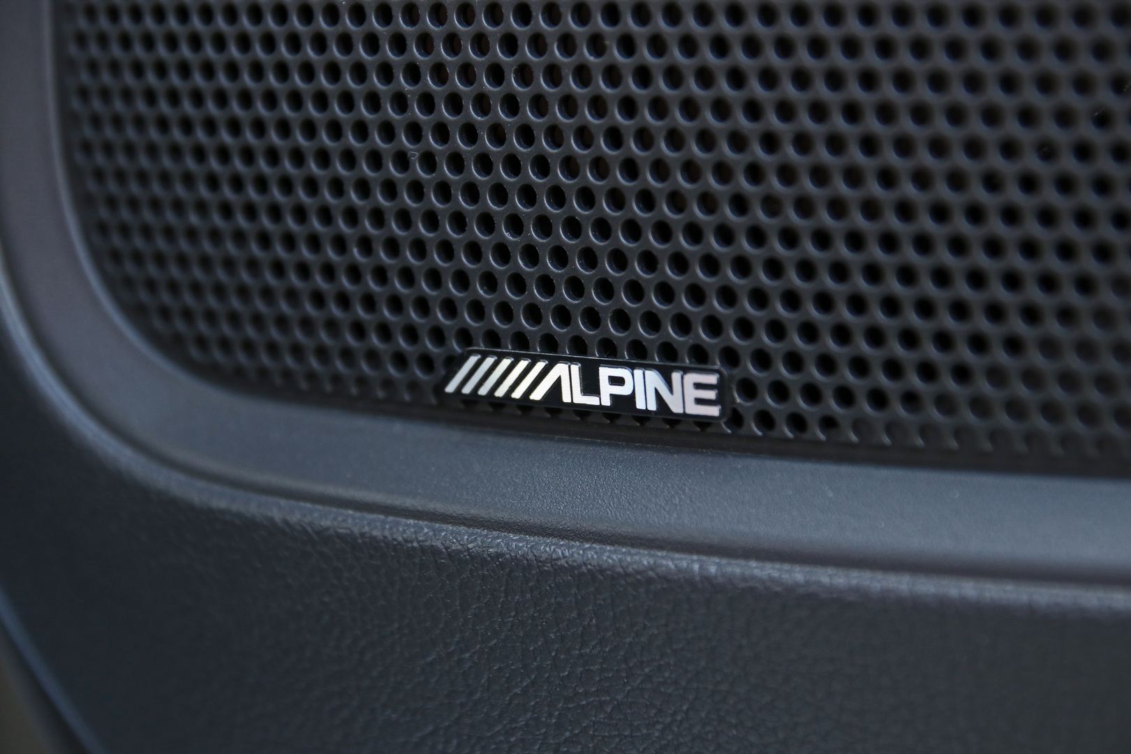 2019-mitsubishi-outlander-phev-6 2019 Mitsubishi Outlander PHEV Gains Two New Range-Topping Grades In Britain