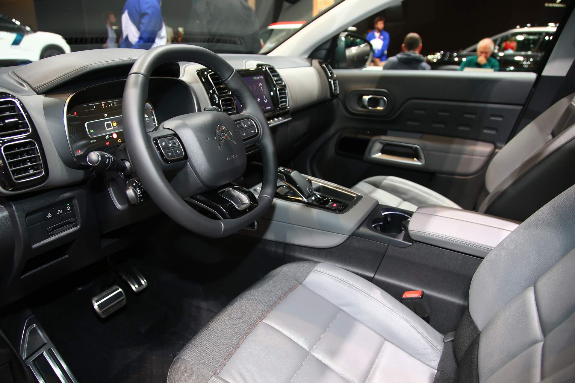 Citroen C5 Aircross SUV Hybrid Concept at Paris Auto Show 19 Citroën C5 Aircross SUV Hybrid Concept Previews Brand’s First PHEV