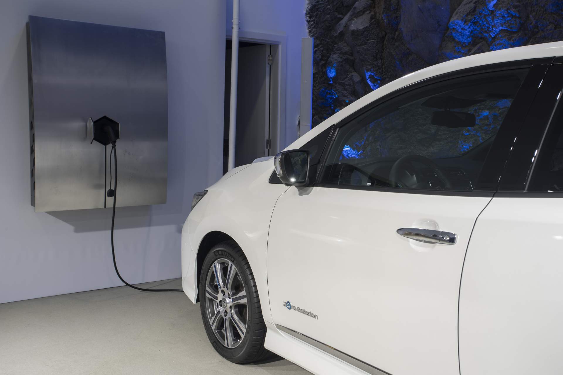 Nissan Leaf 2 Nissan Leaf Is First EV Approved For Vehicle-To-Grid Use In Germany