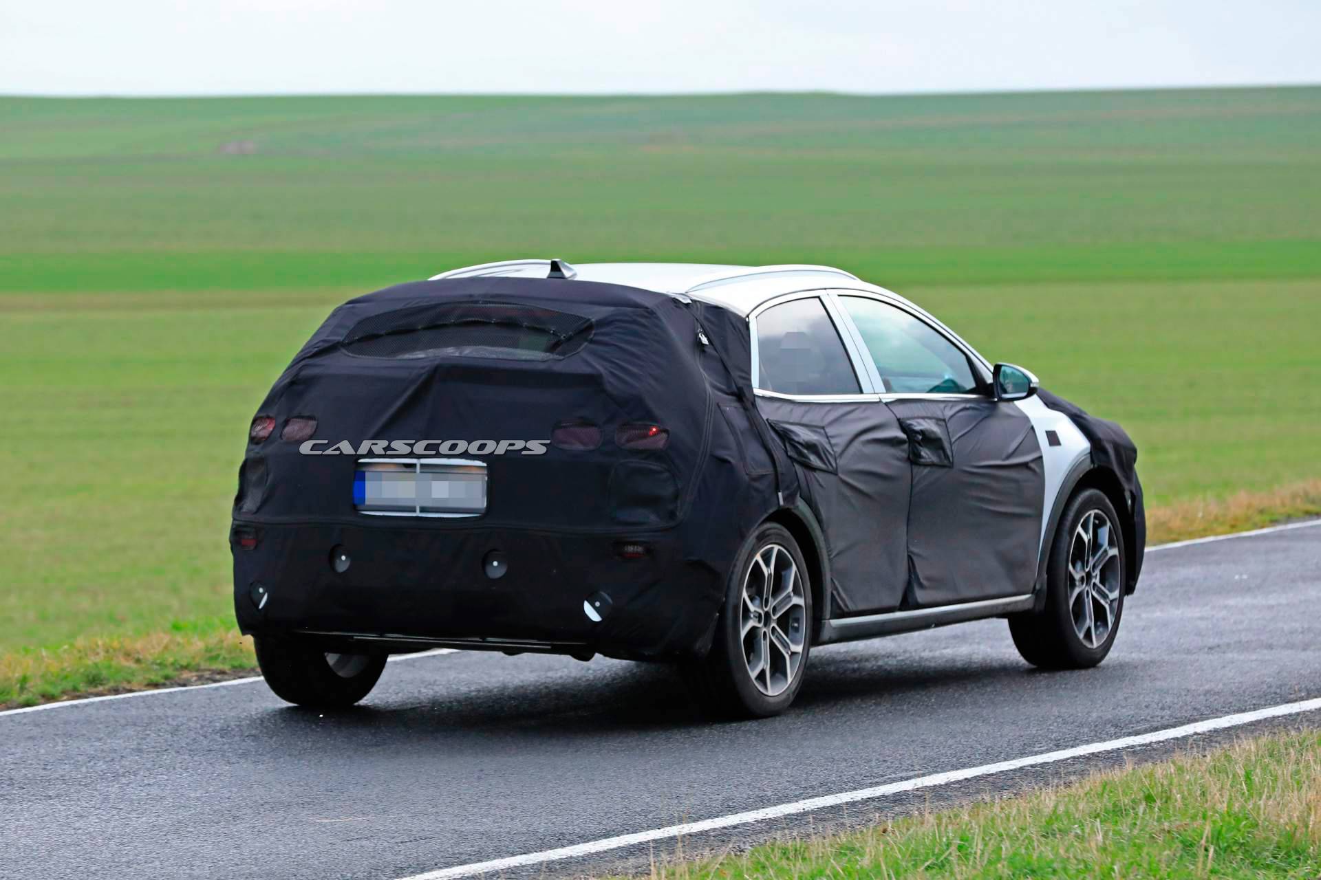 2020 Kia Ceed crossover spy shots 7 2020 Kia XCeed Crossover Spied Testing Against VW T-Roc