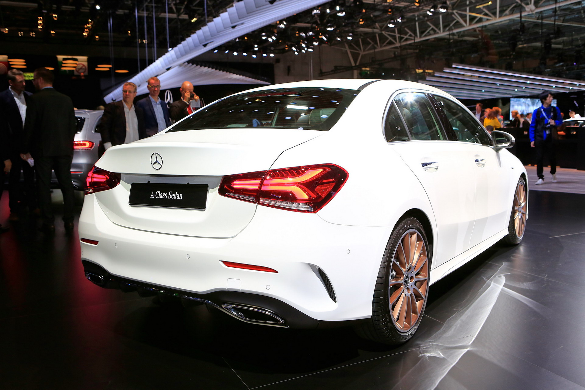 Mercedes B7 2018 Paris Auto Show Gallery: Mercedes-Benz