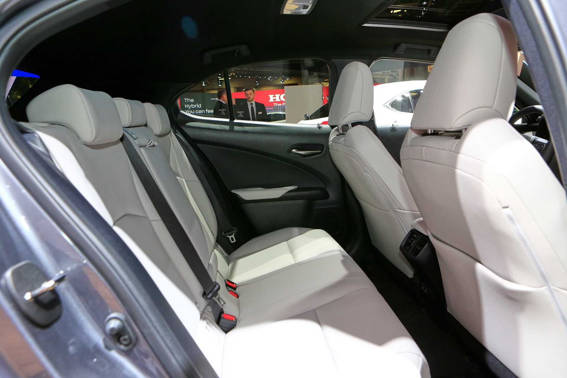 2019 lexus ux paris livepics 10 Lexus UX Ready To Go Hunt Some Small Crossovers In Europe