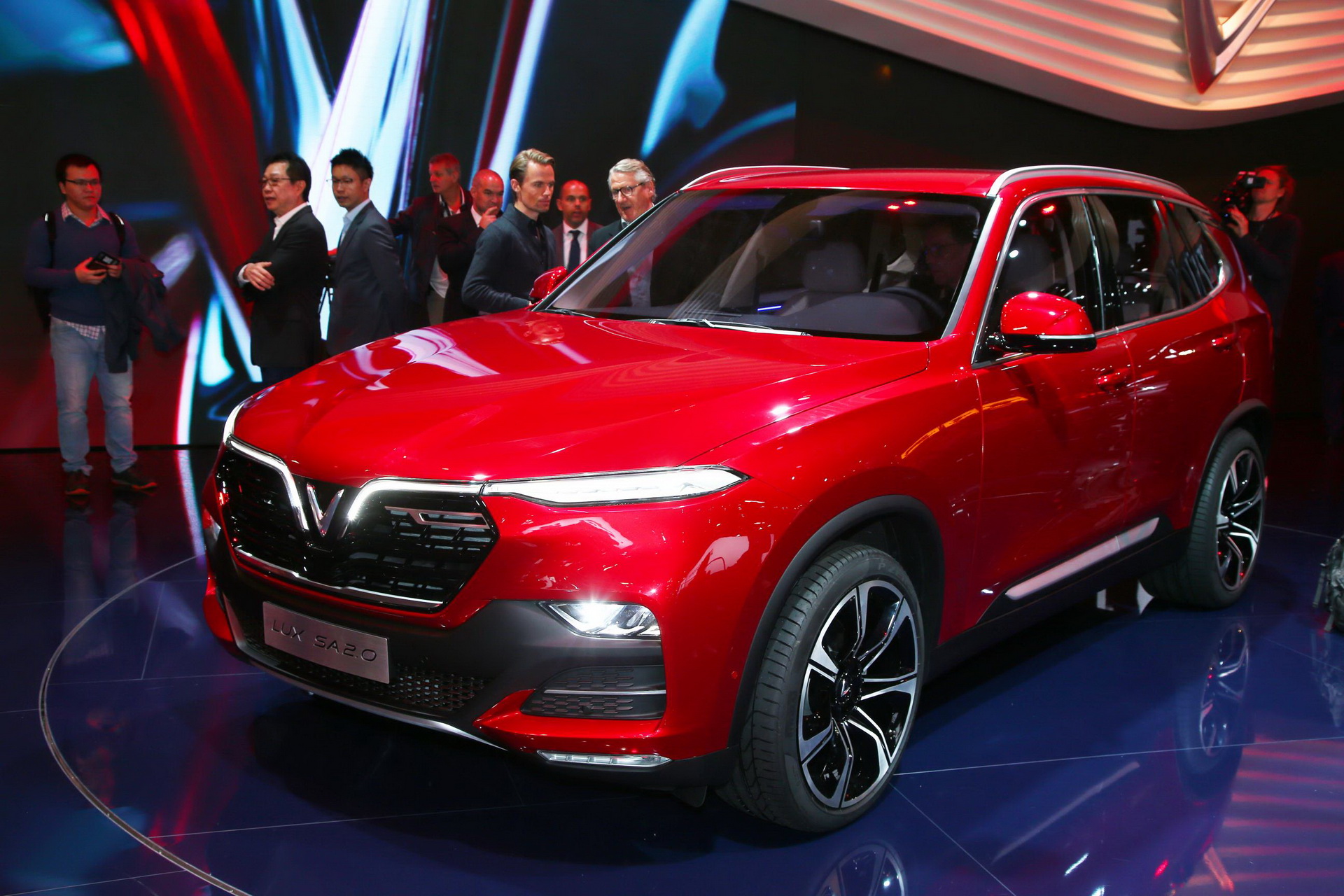 vinfast suv sedan paris debuts 5 VinFast Details LUX SA2.0 SUV and A2.0 Sedan In Paris