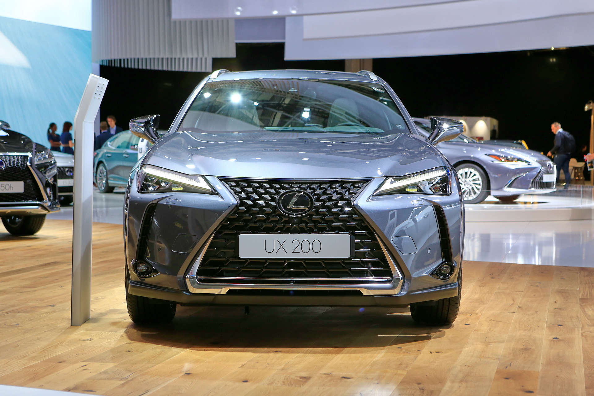 2019 lexus ux paris livepics 1 Lexus UX Ready To Go Hunt Some Small Crossovers In Europe