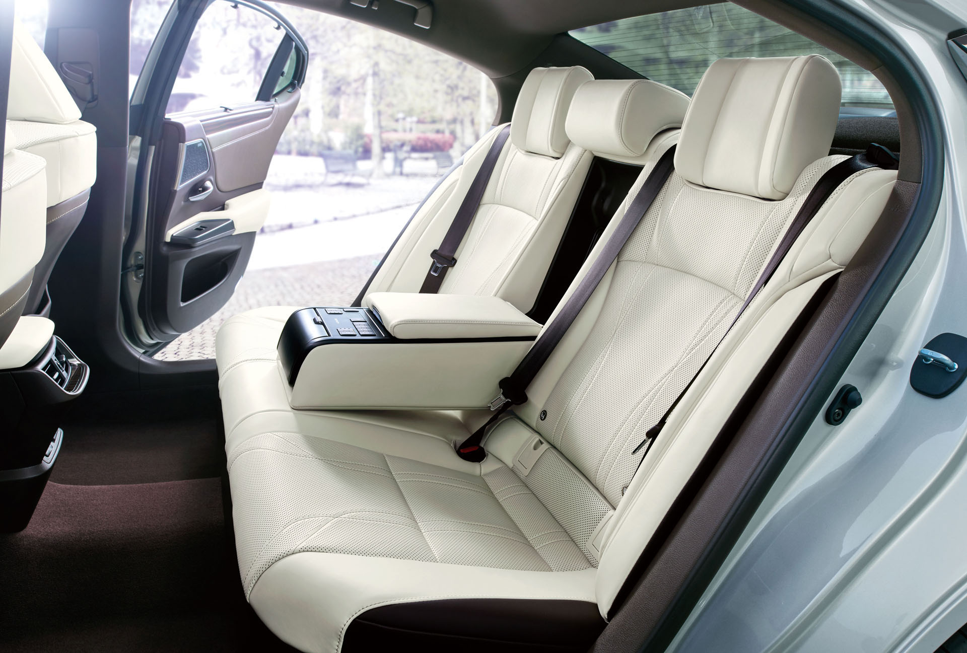 2019-lexus-es-jdm-33 2019 Lexus ES Launches In Japan Complete With Digital Mirrors