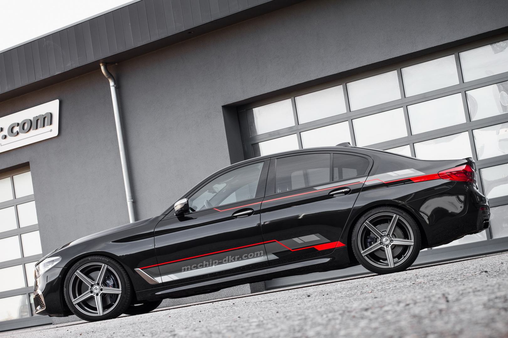 bmw m550 xdrive g30 tuning mcchip-dkr 1 BMW M550d xDrive Gets 508HP Upgrade For Less Than $2k