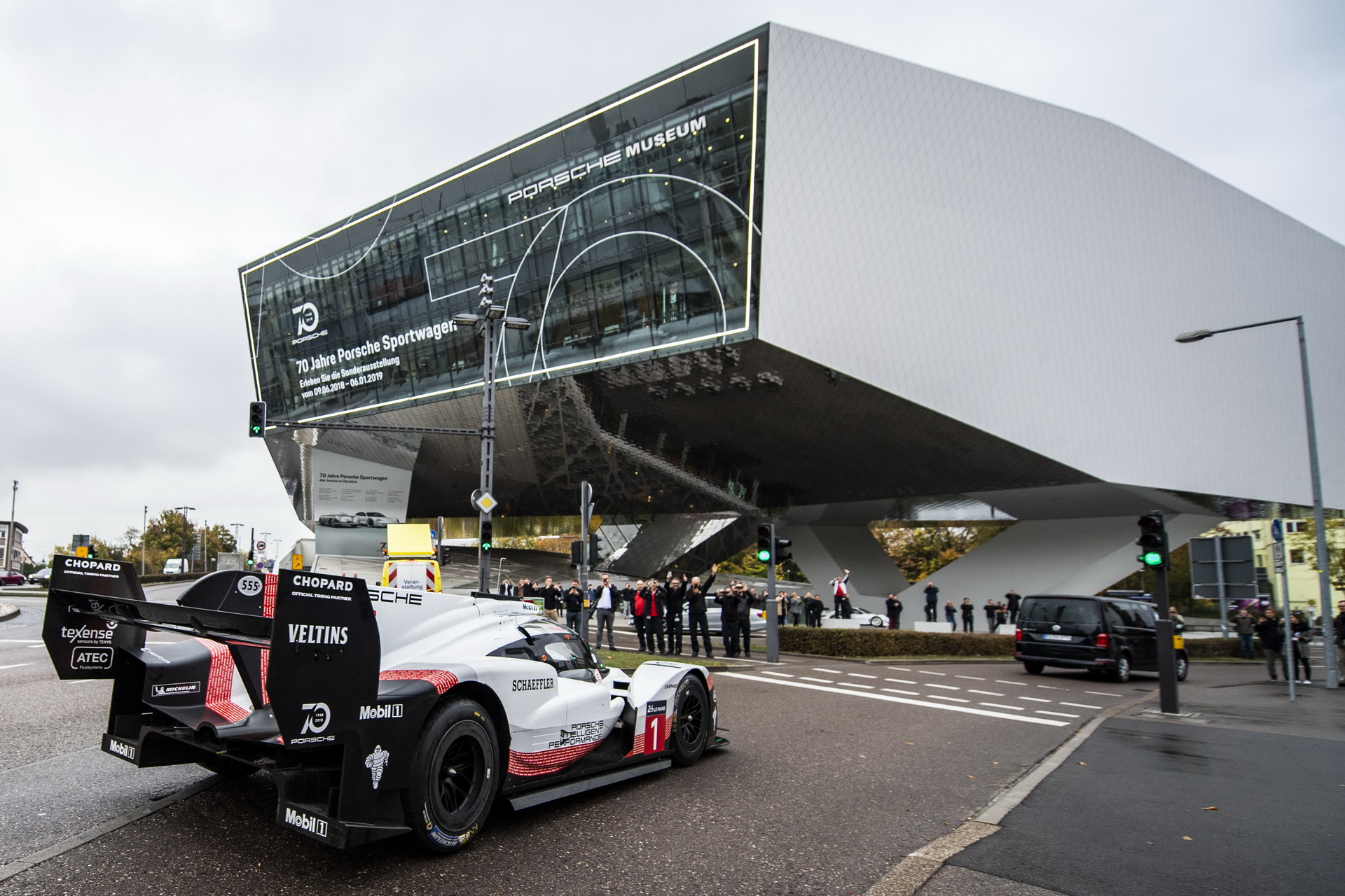 Porsche-919-Final-Drive-04 Le Mans-Winning 919 Hybrid Driven On Public Roads To Its Retirement At The Porsche Museum