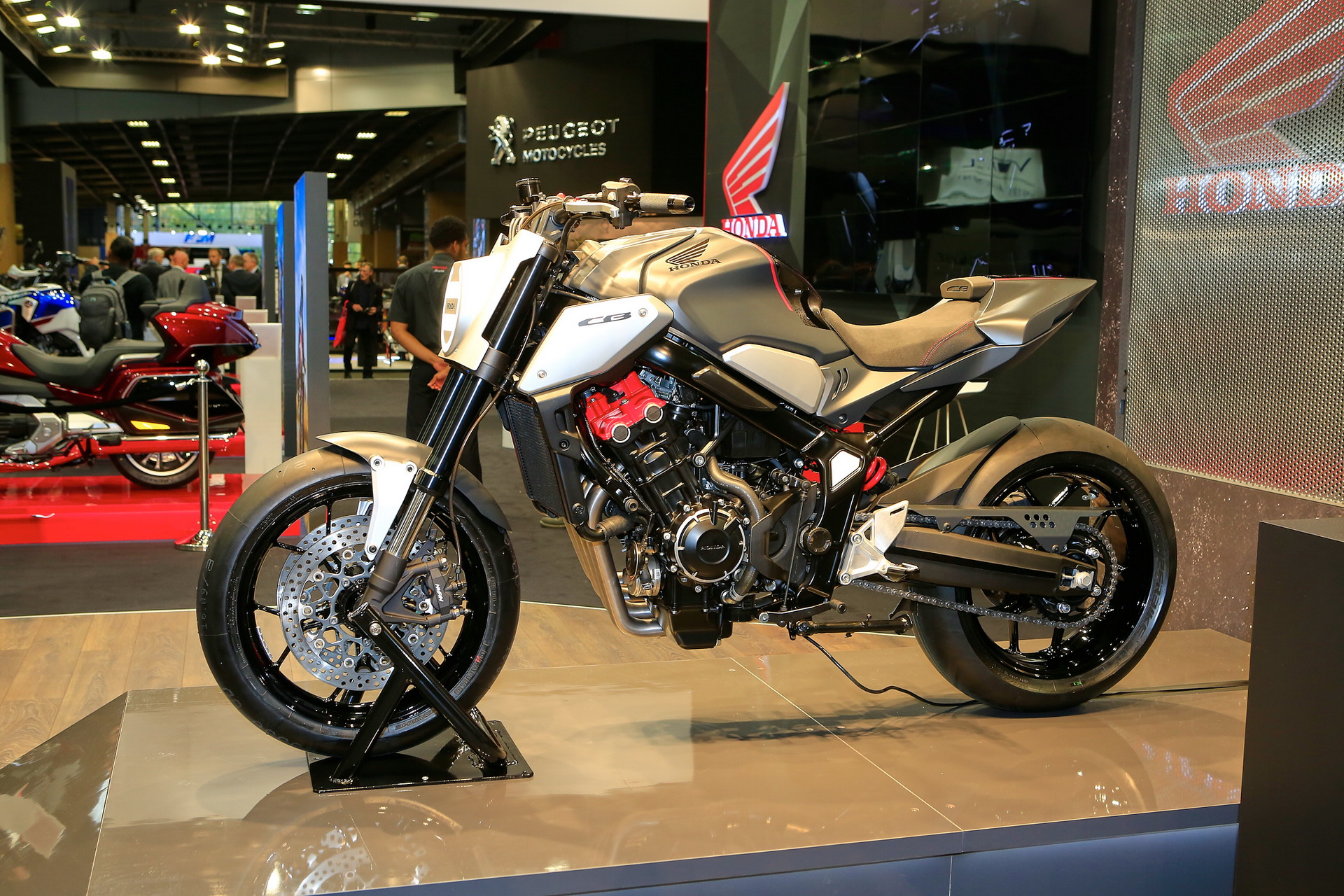 honda cafe racer concept paris livepics 1 Honda Brings All-New Neo Sport Cafe Racer Concept To Paris