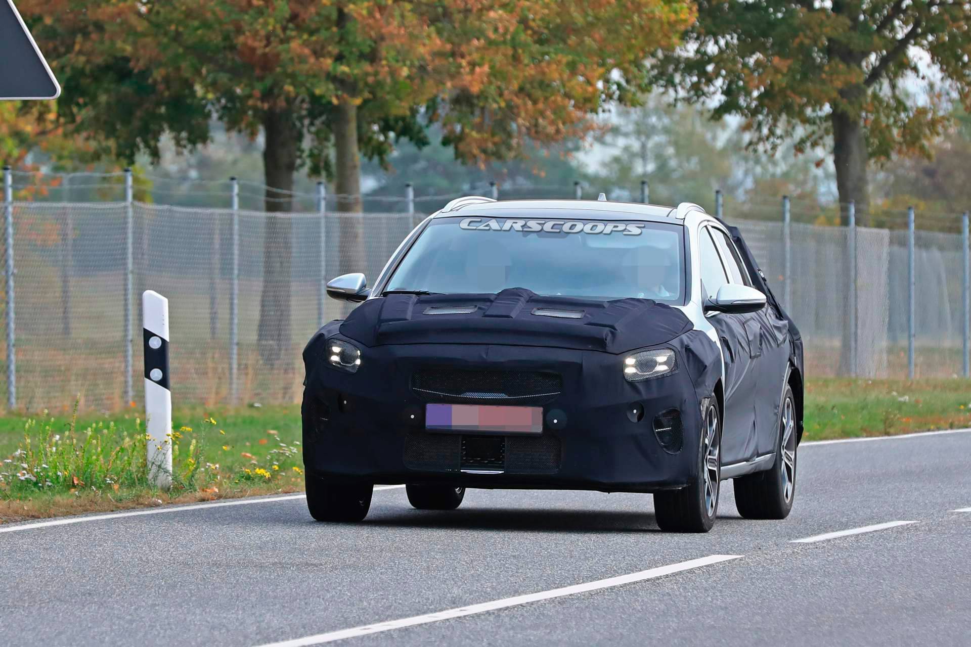 2010 Kia Ceed SUV spy shots 1 2020 Kia XCeed Crossover Spied Testing Against VW T-Roc