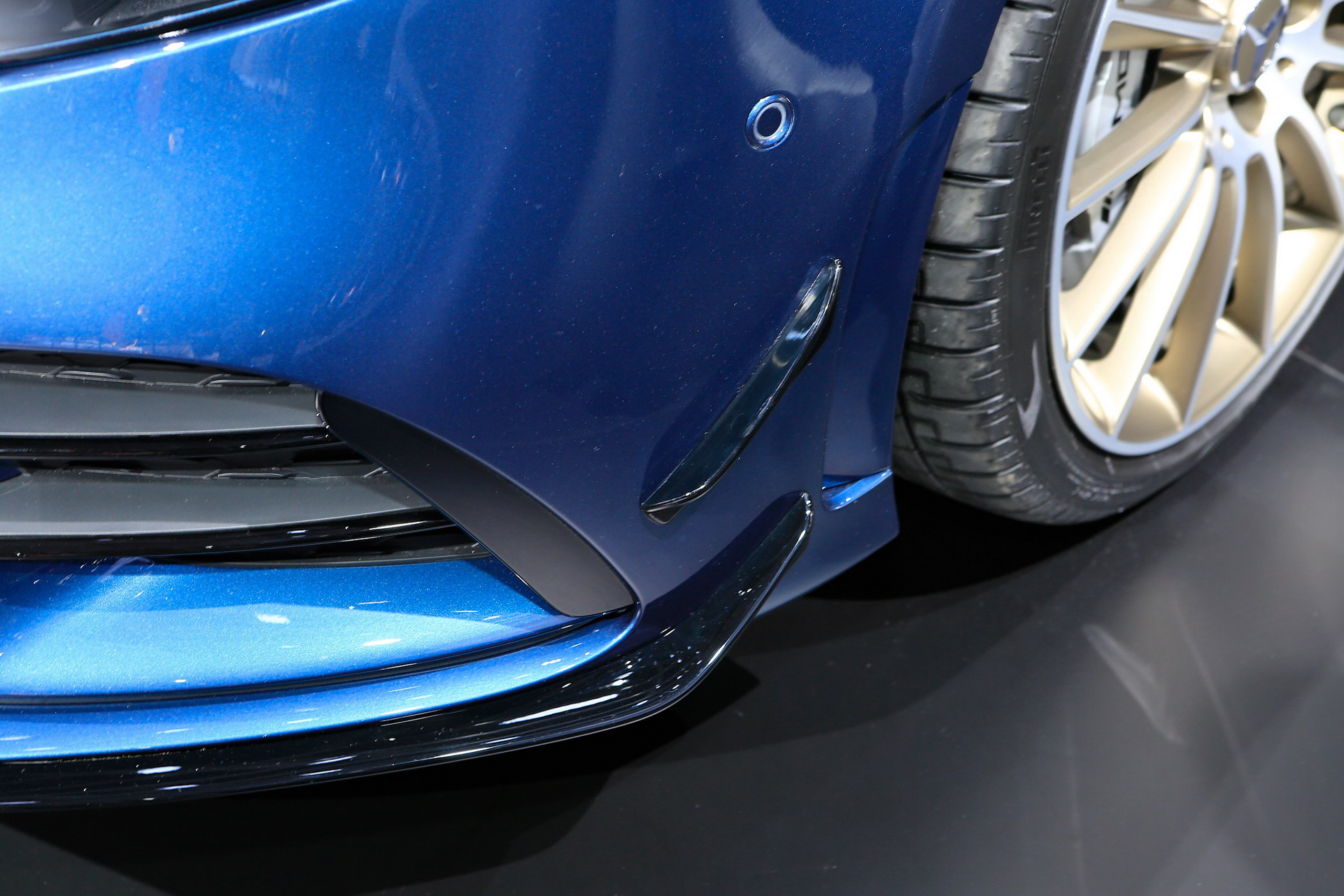 Mercedes B89 2018 Paris Auto Show Gallery: Mercedes-Benz