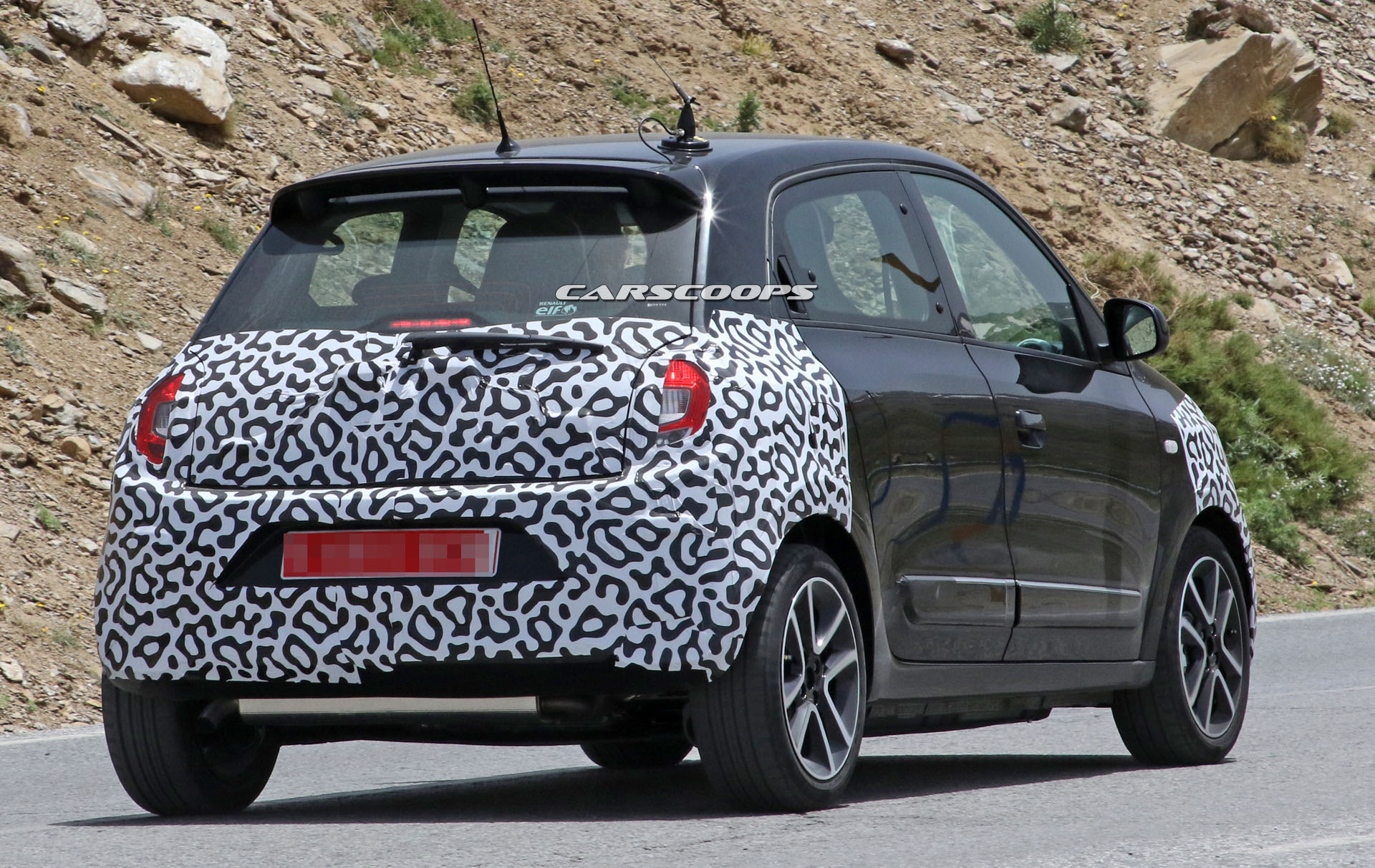 Renault Twingo facelift 12 copy Renault’s Updated Twingo Got Lost En Route To Paris, But We Found It