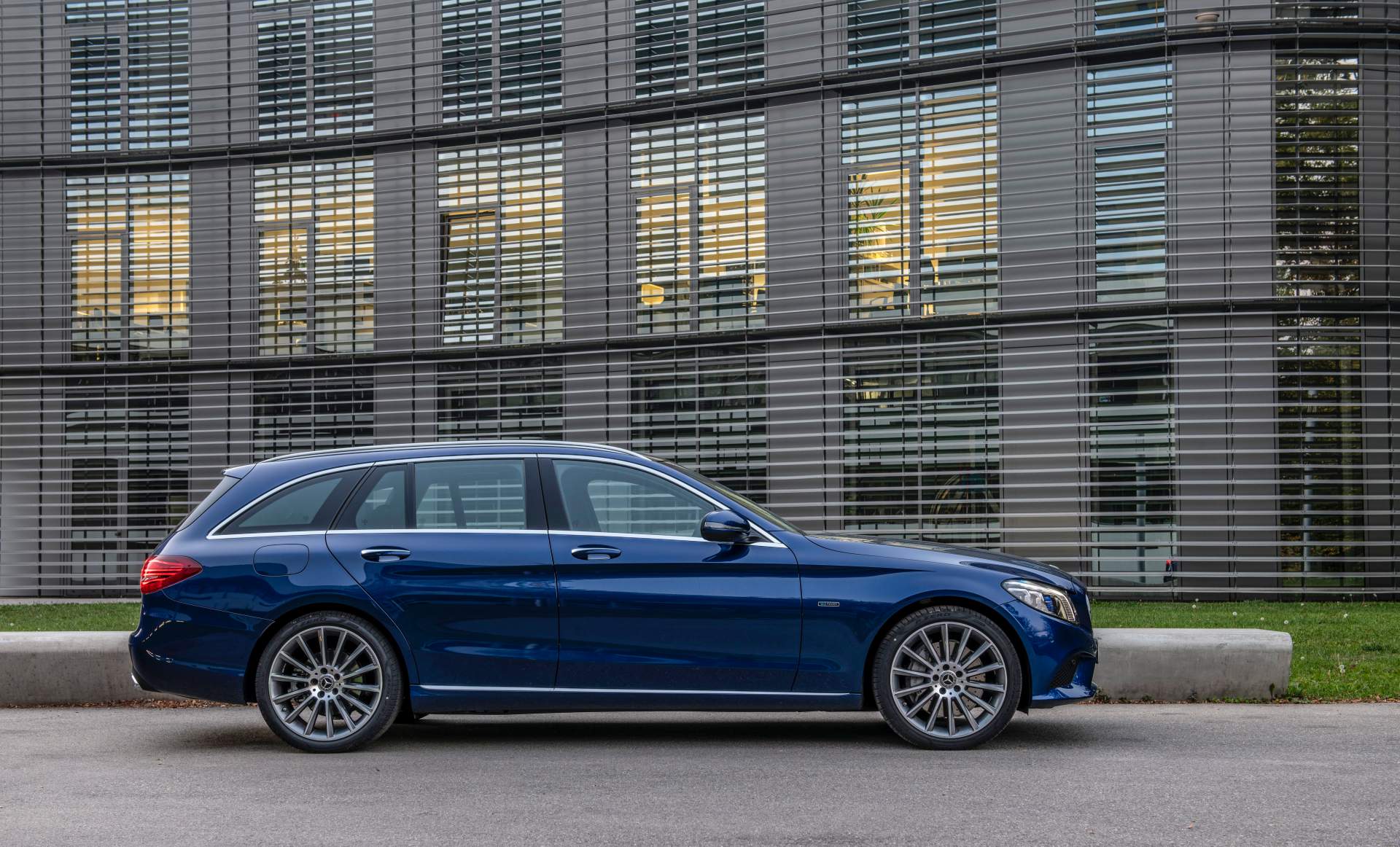 FV EQ Stuttgart 2018
Driven by EQ Stuttgart 2018 302 HP Mercedes C300de Diesel PHEV Can Cover 57 Km In EV Mode