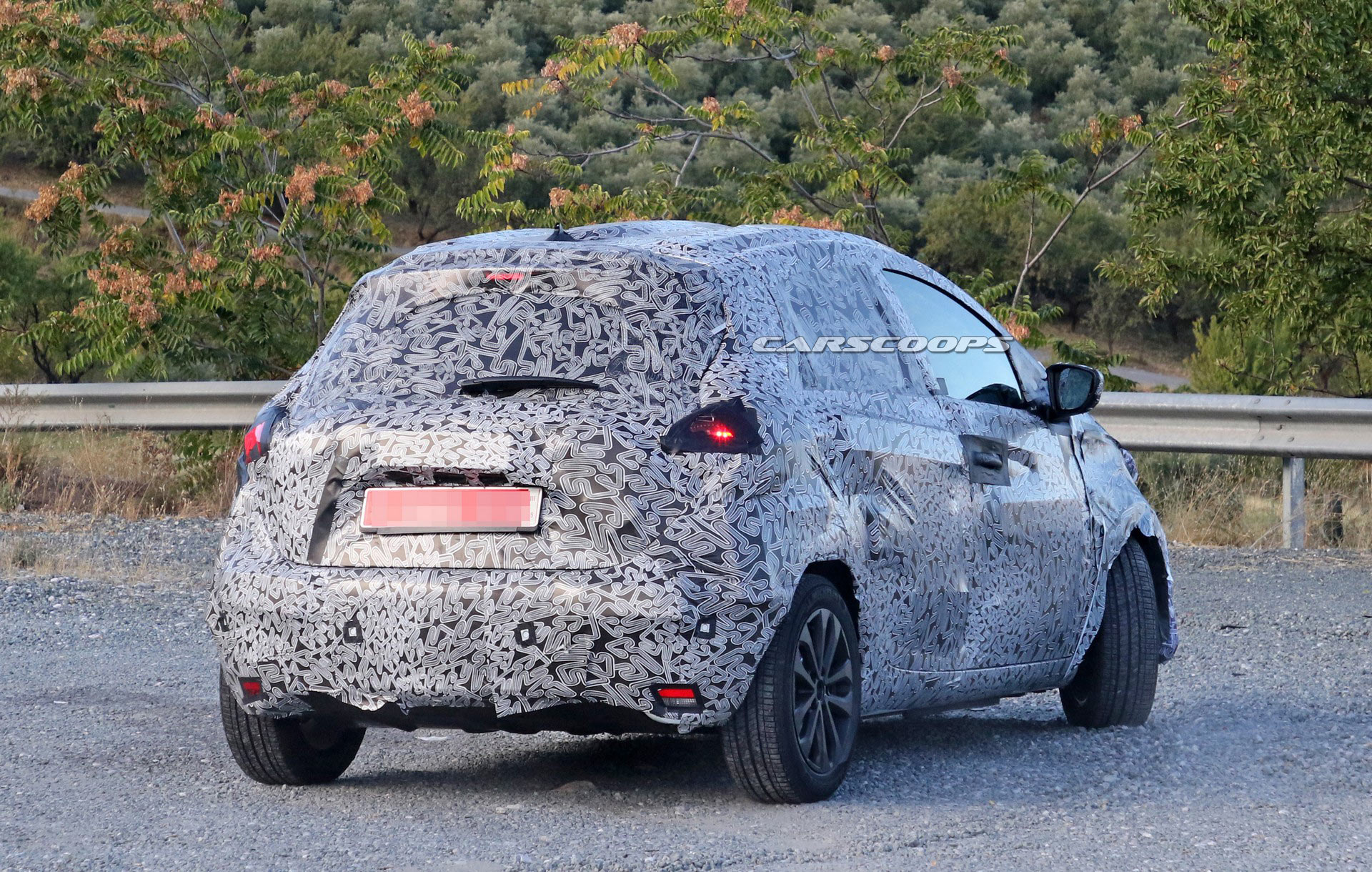 2020-Renault-Zoe-Spy-9 2020 Renault Zoe Spied With An Evolutionary Design