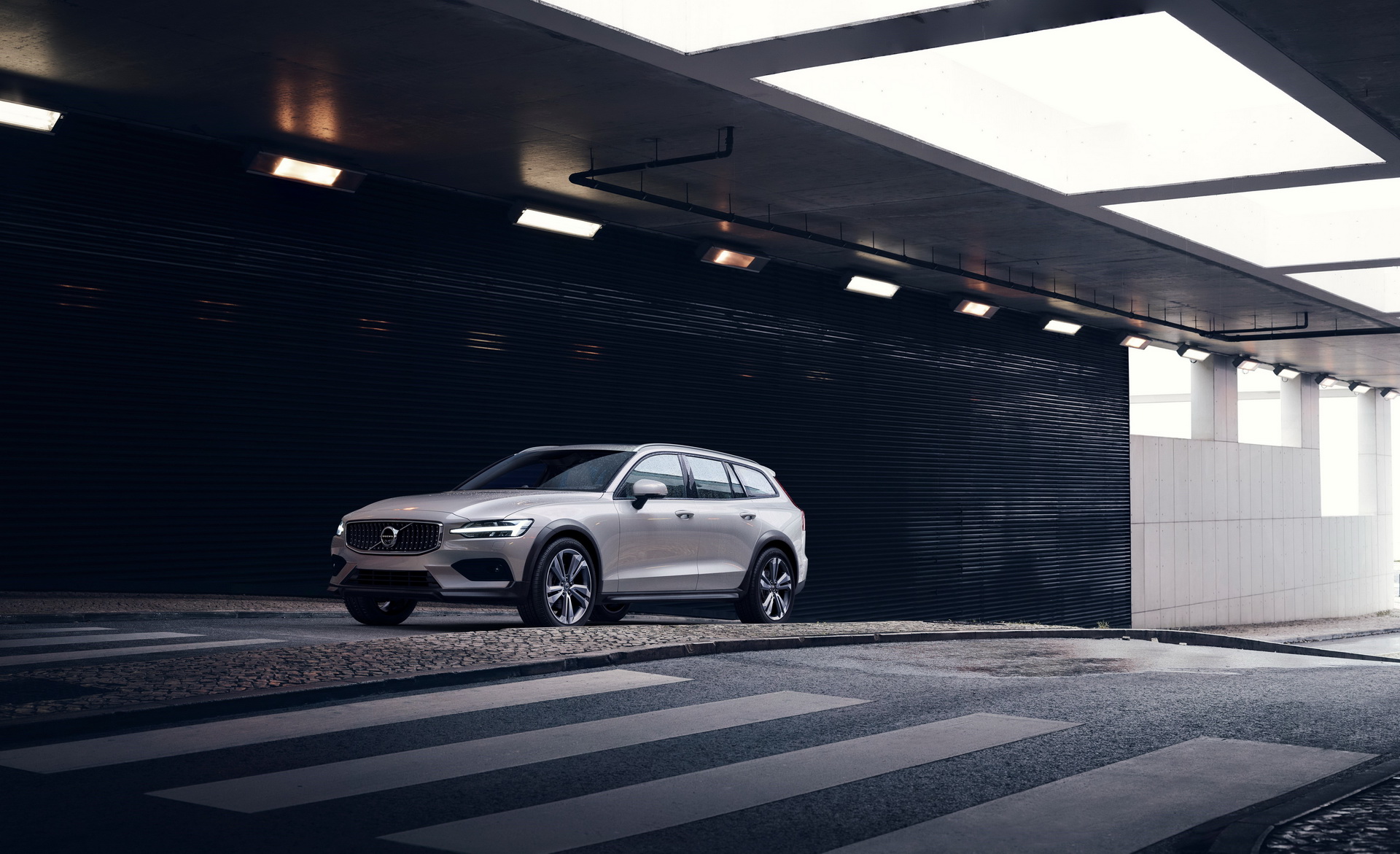 volvo v60 cc uk pricing specs 5 All-New Volvo V60 Cross Country Priced From £38,270 In The UK