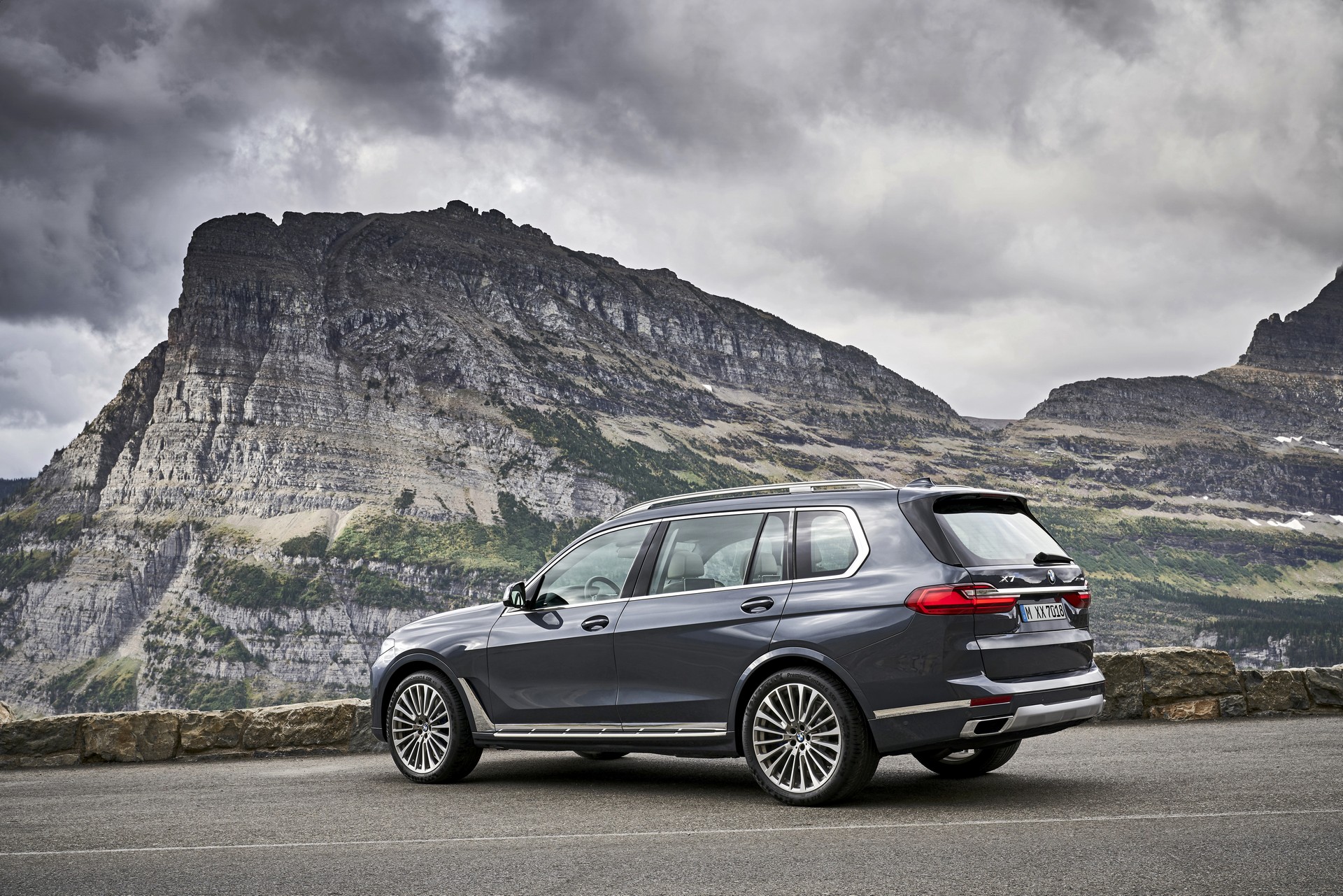 2019-BMW-X7-36 2019 BMW X7: As Big As A Cadillac Escalade, As Luxurious As A Rolls Royce