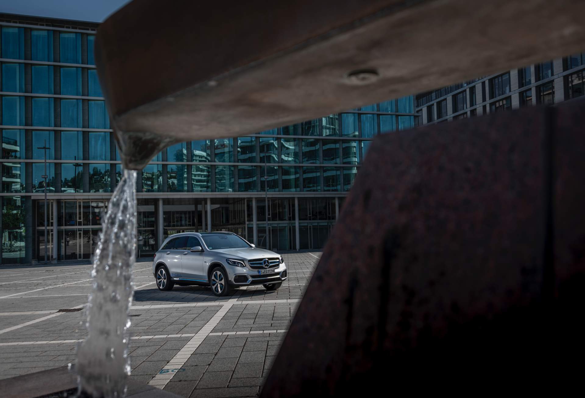 FV EQ Stuttgart 2018
Driven by EQ Stuttgart 2018 Mercedes Drops Full Details On GLC F-Cell Before Deliveries Begin