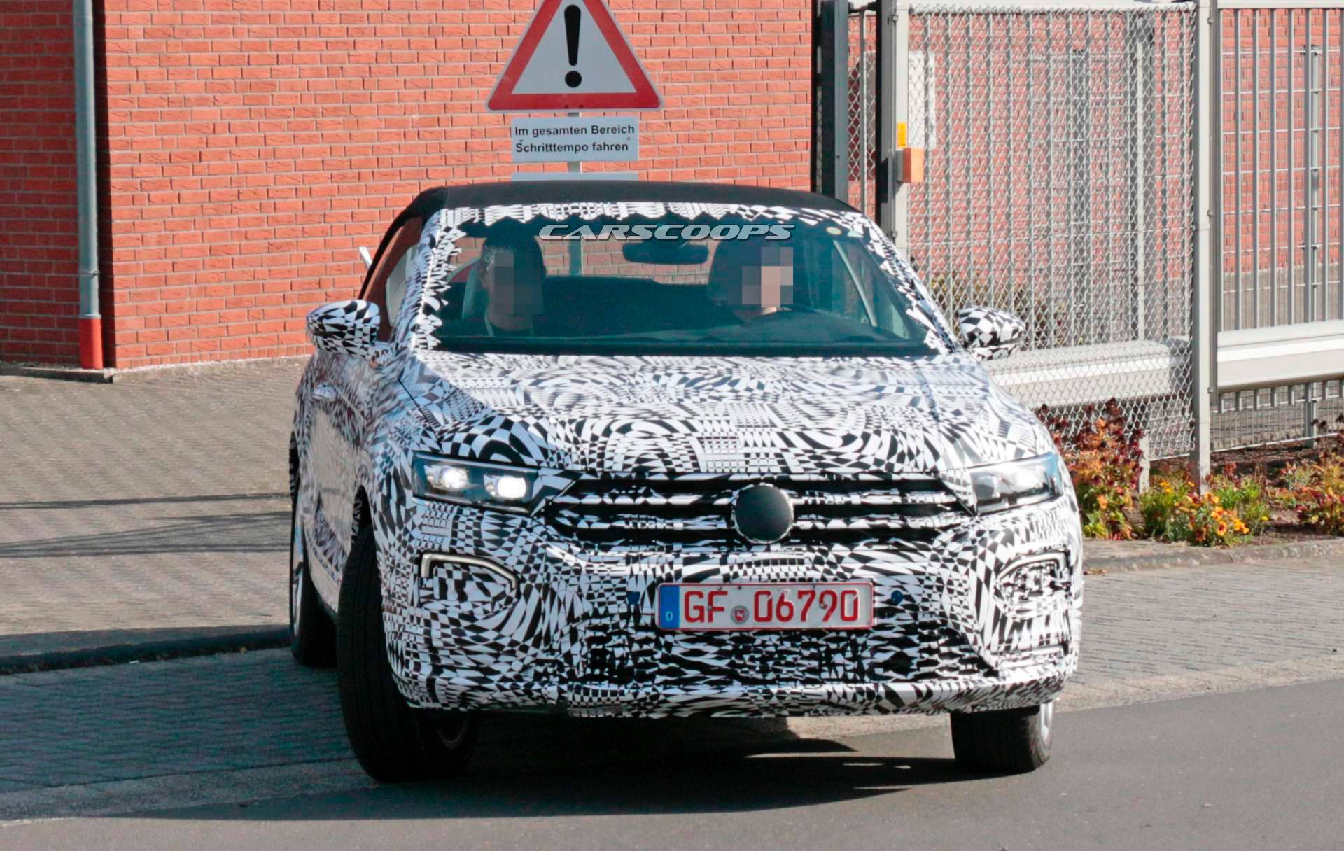 2020 VW T-Roc Cabriolet spy shots 28 2020 VW T-Roc Convertible SUV Reveals Its Soft Top For The First Time