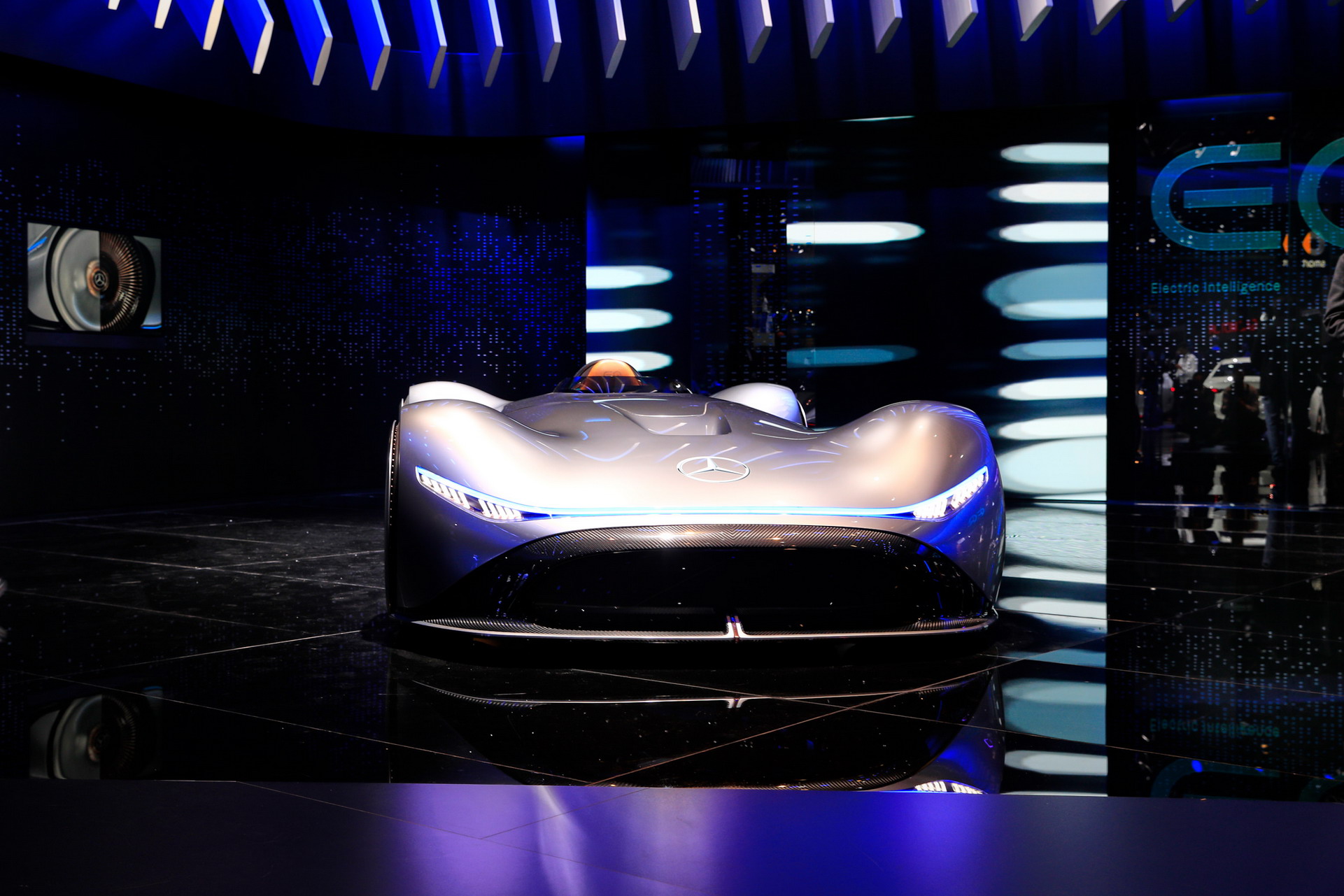 Mercedes B131 2018 Paris Auto Show Gallery: Mercedes-Benz