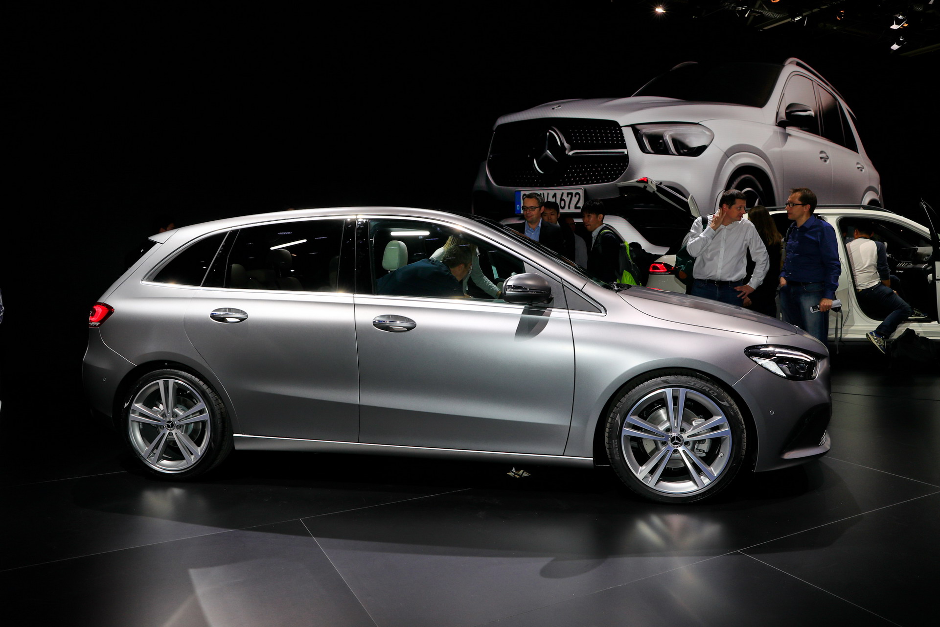 Mercedes B27 2018 Paris Auto Show Gallery: Mercedes-Benz