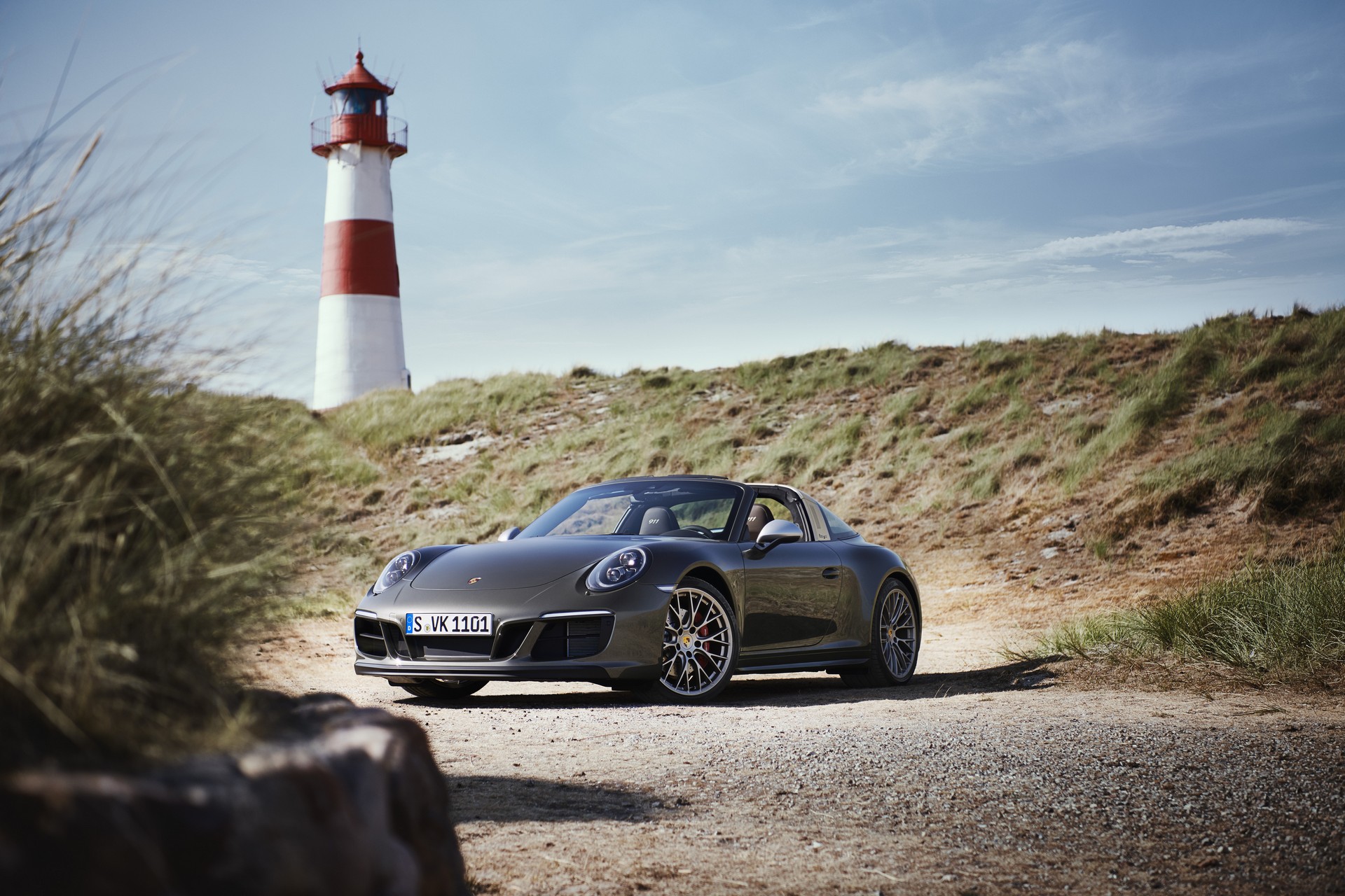 Porsche 911 Targa 4 GTS Exclusive Manufaktur Edition-3 Porsche 911 Targa 4 GTS Exclusive Manufaktur Edition Has A Big Name, Matching Price