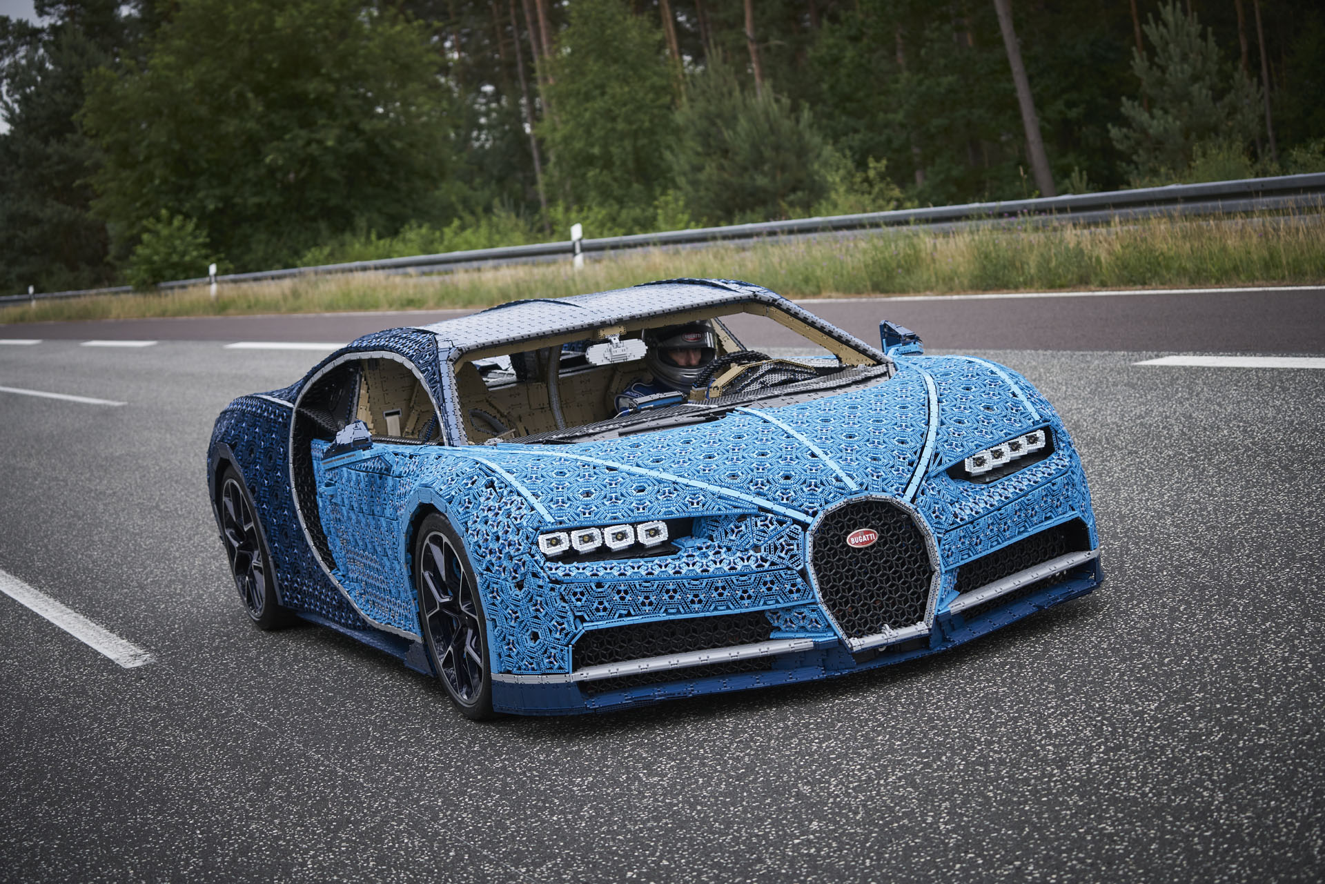 lego bugatti chiron paris livepics 31 Life-Size LEGO Bugatti Chiron Brings Wholesome 12 MPH Fun To Paris