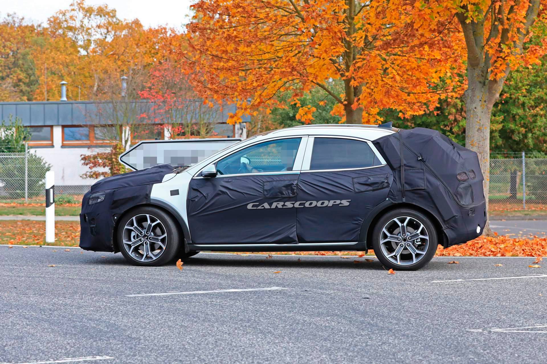 2010 Kia Ceed SUV spy shots 6 2020 Kia XCeed Crossover Spied Testing Against VW T-Roc