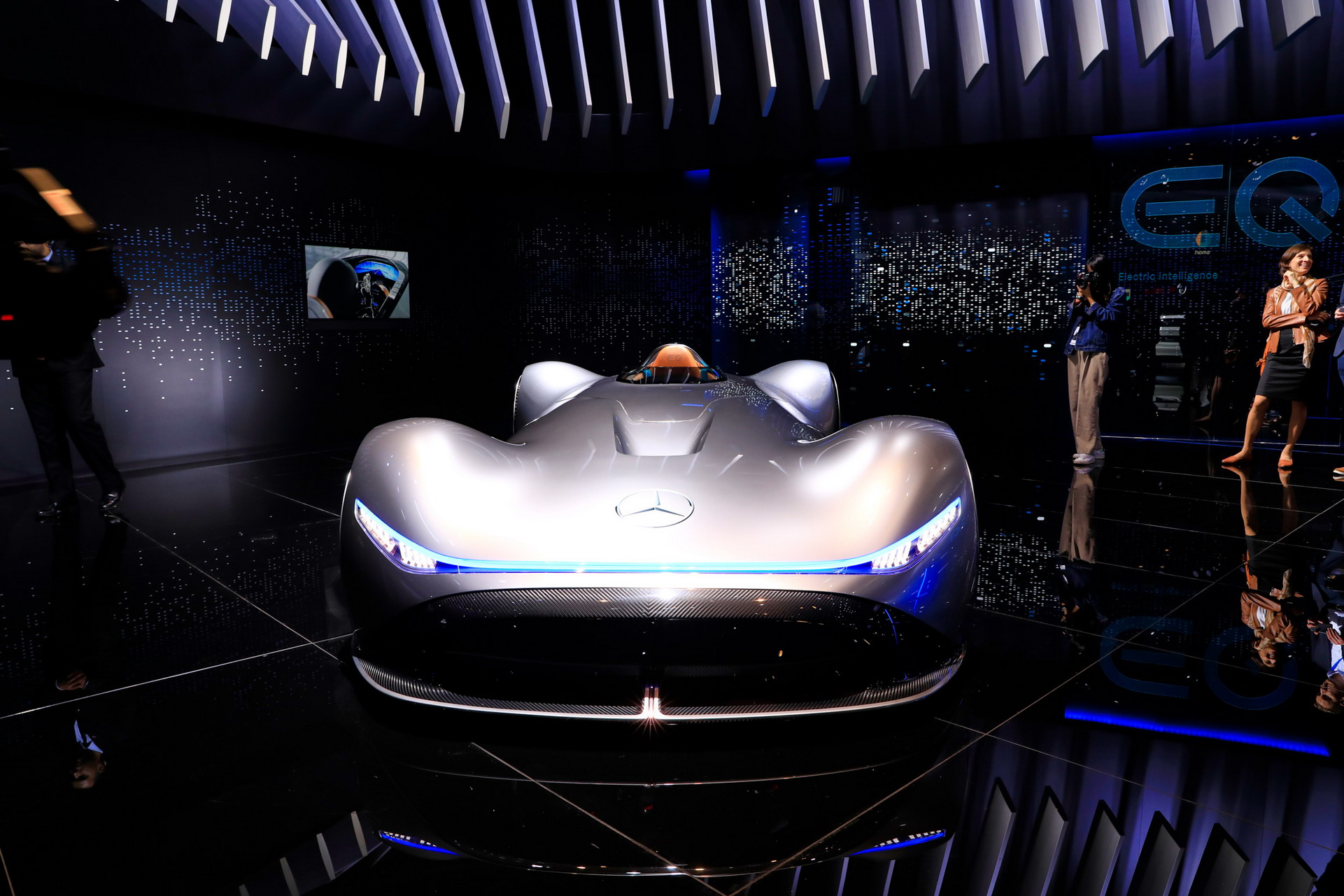 Mercedes B111 2018 Paris Auto Show Gallery: Mercedes-Benz