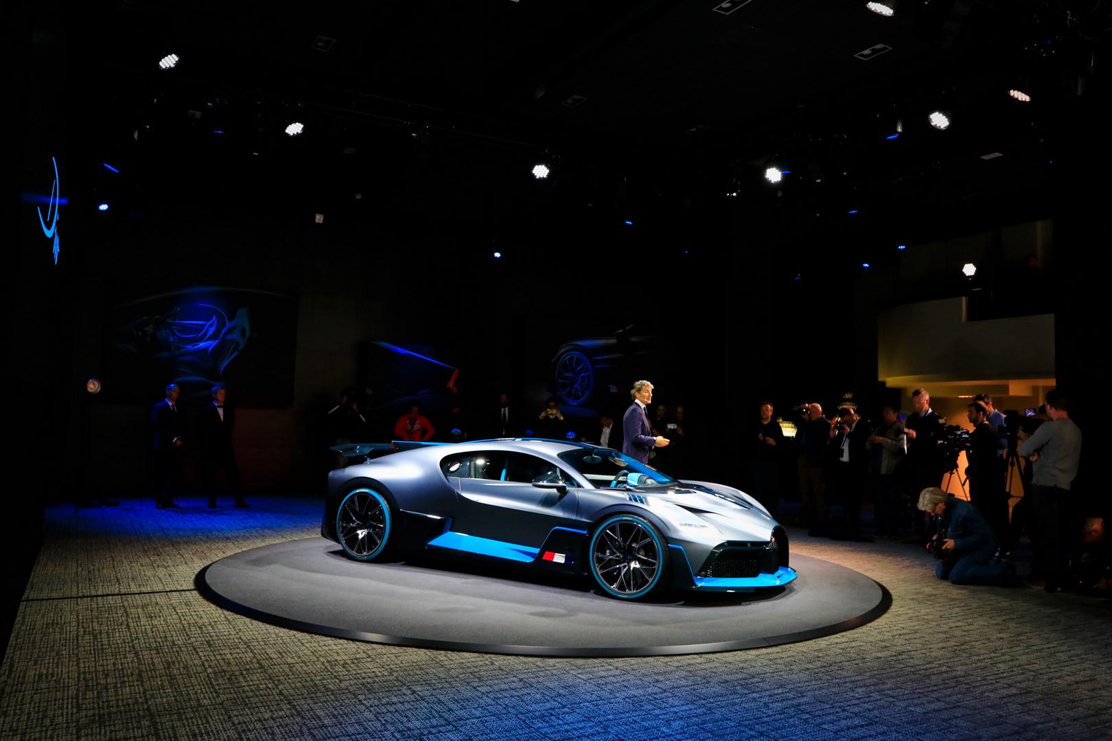 Bugatti Divo Bugatti Divo Looks Spectacular Under Any Light, Check It Out In 92 Images From Paris